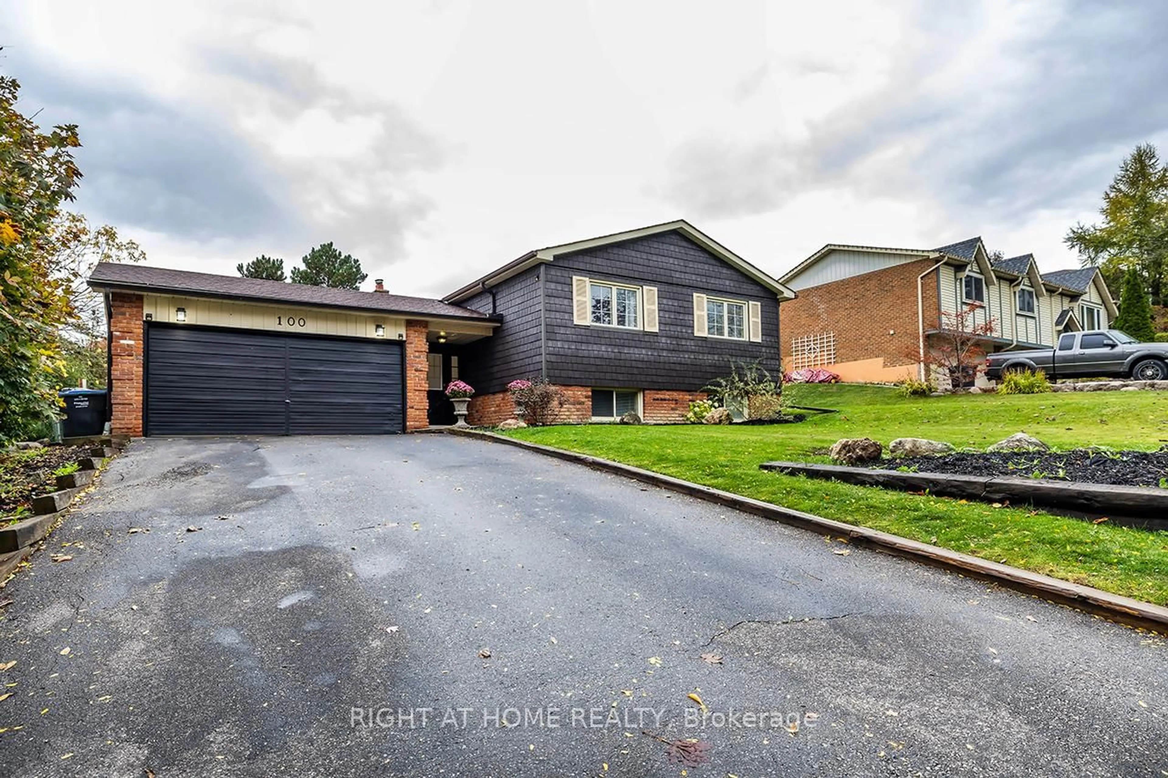 Home with brick exterior material, street for 100 Humber Lea Rd, Caledon Ontario L7E 3T7