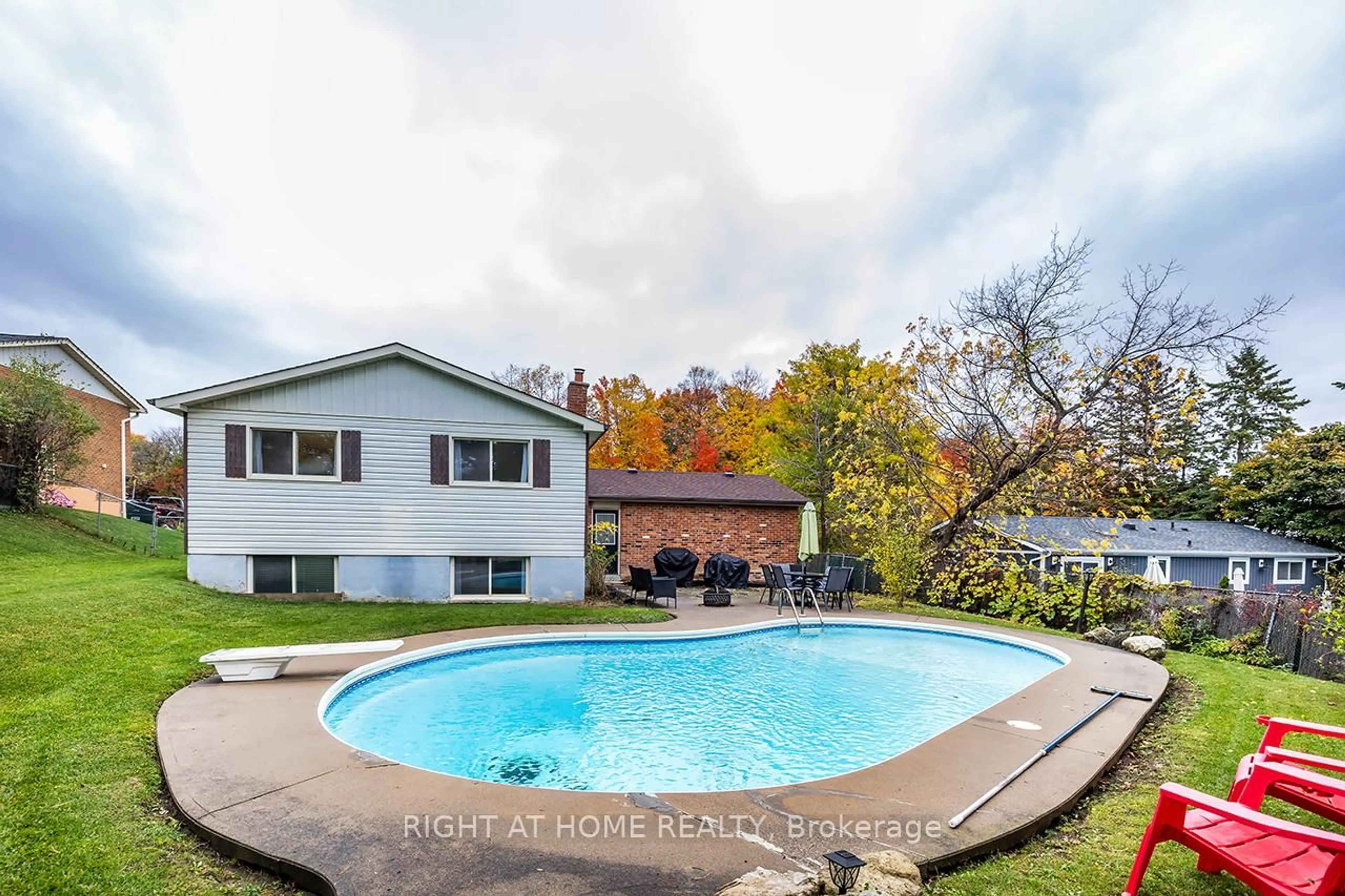 Pool for 100 Humber Lea Rd, Caledon Ontario L7E 3T7