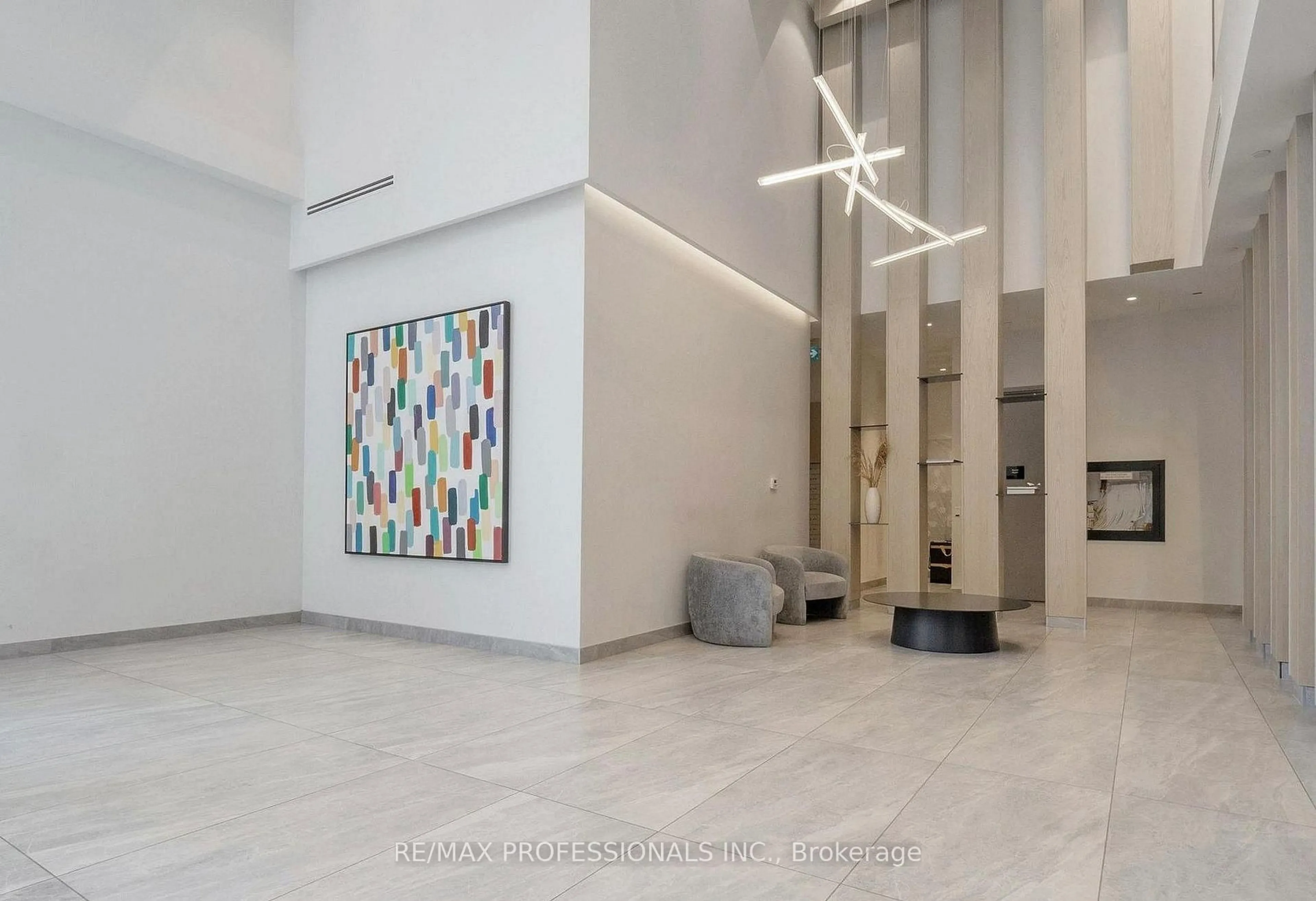 Lobby for 86 Dundas St #404, Mississauga Ontario L5A 0B1