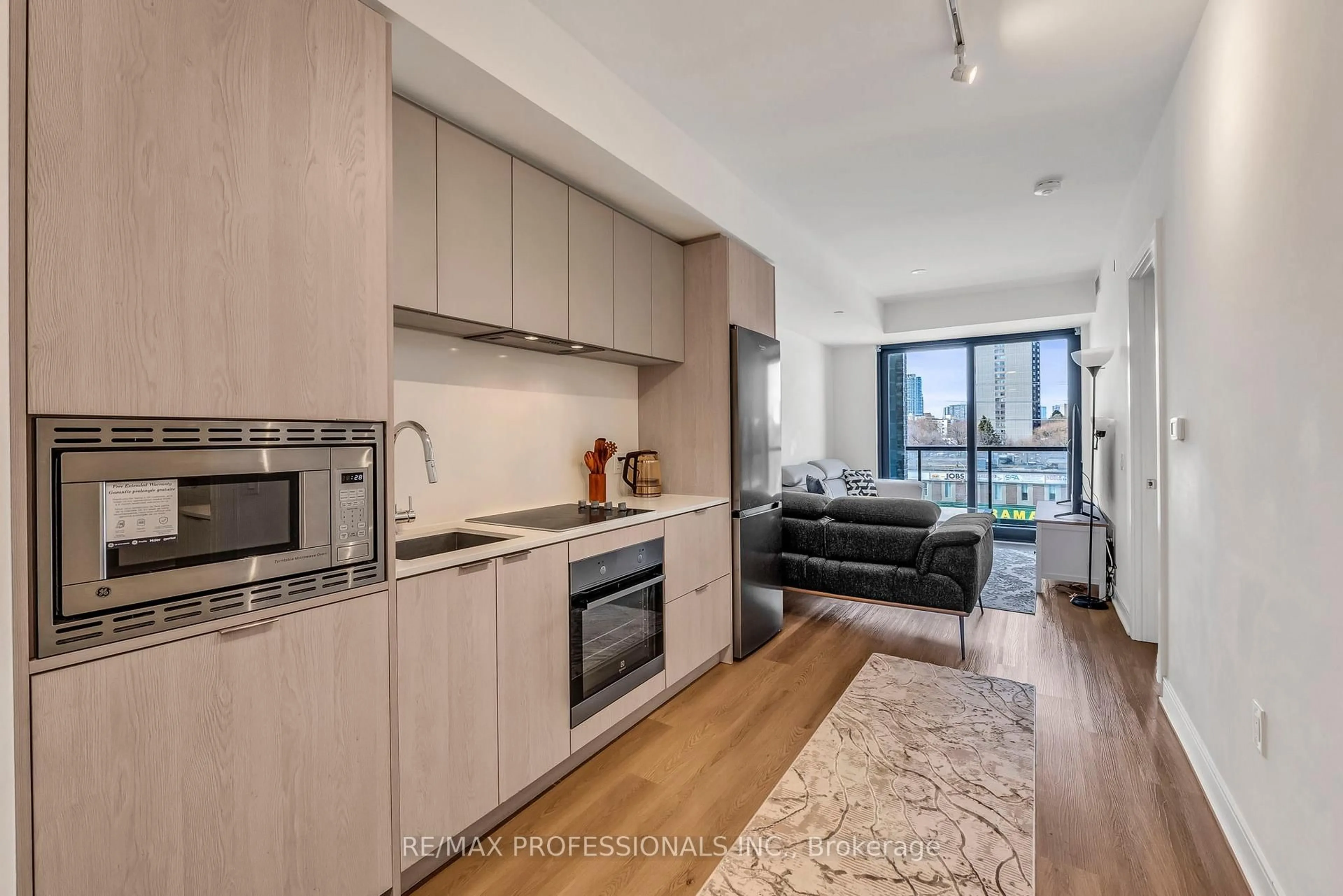 Standard kitchen, unknown for 86 Dundas St #404, Mississauga Ontario L5A 0B1