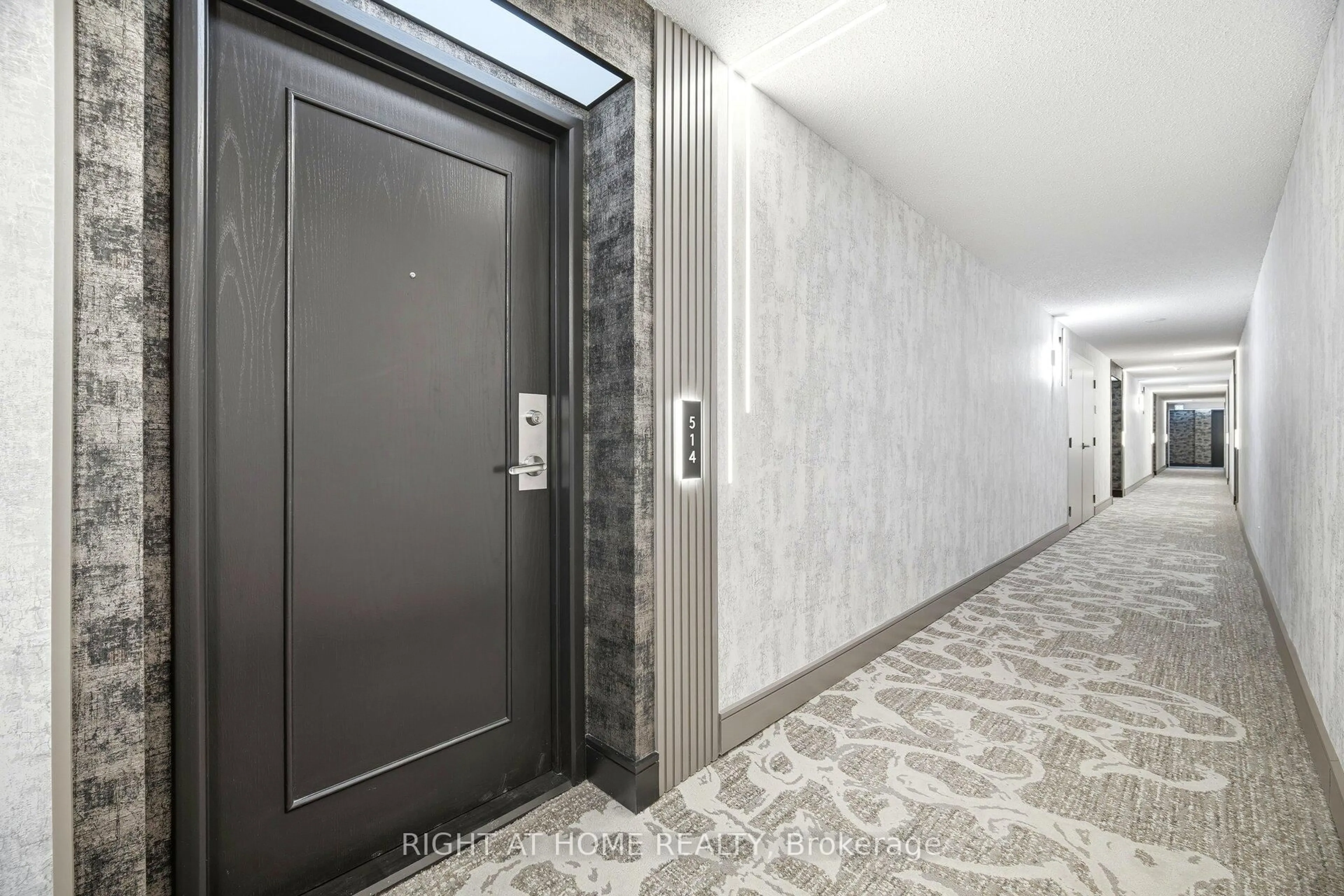 Indoor foyer for 1276 Maple Crossing Blvd #514, Burlington Ontario L7S 2J9