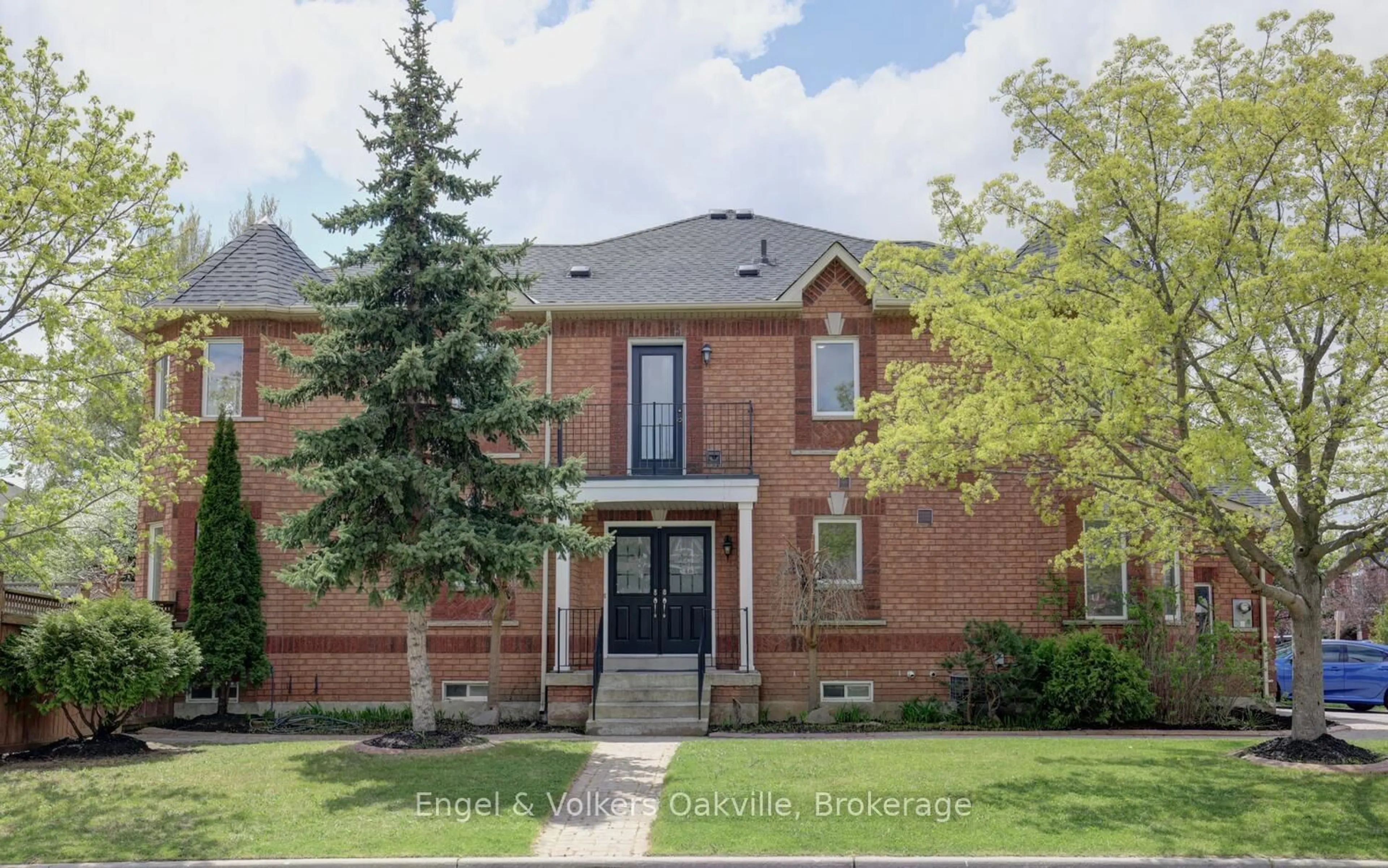 Home with brick exterior material, street for 3933 Coachman Circ, Mississauga Ontario L5M 6R1