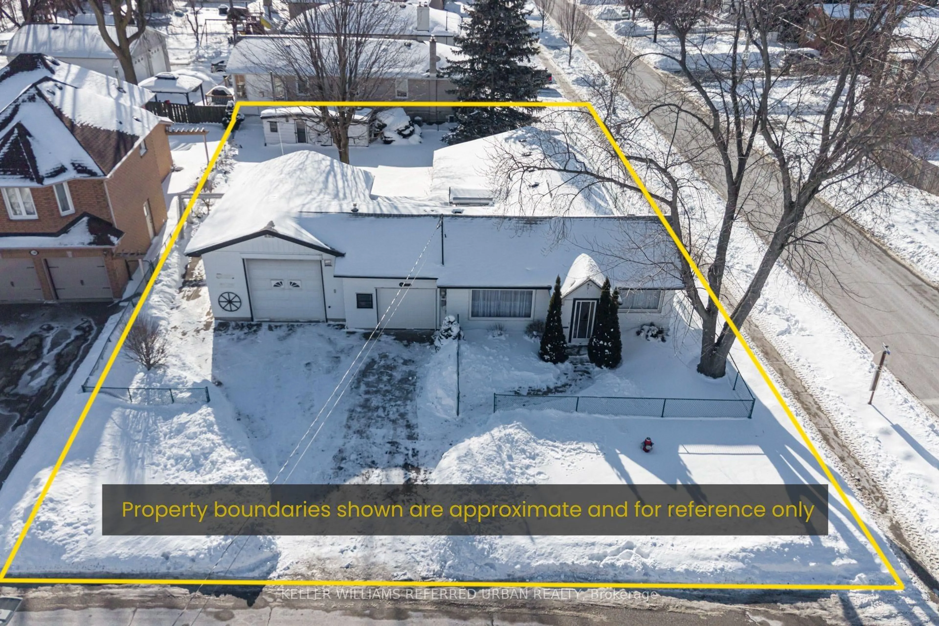 A pic from outside/outdoor area/front of a property/back of a property/a pic from drone, building for 1300 Meredith Ave, Mississauga Ontario L5E 2E5