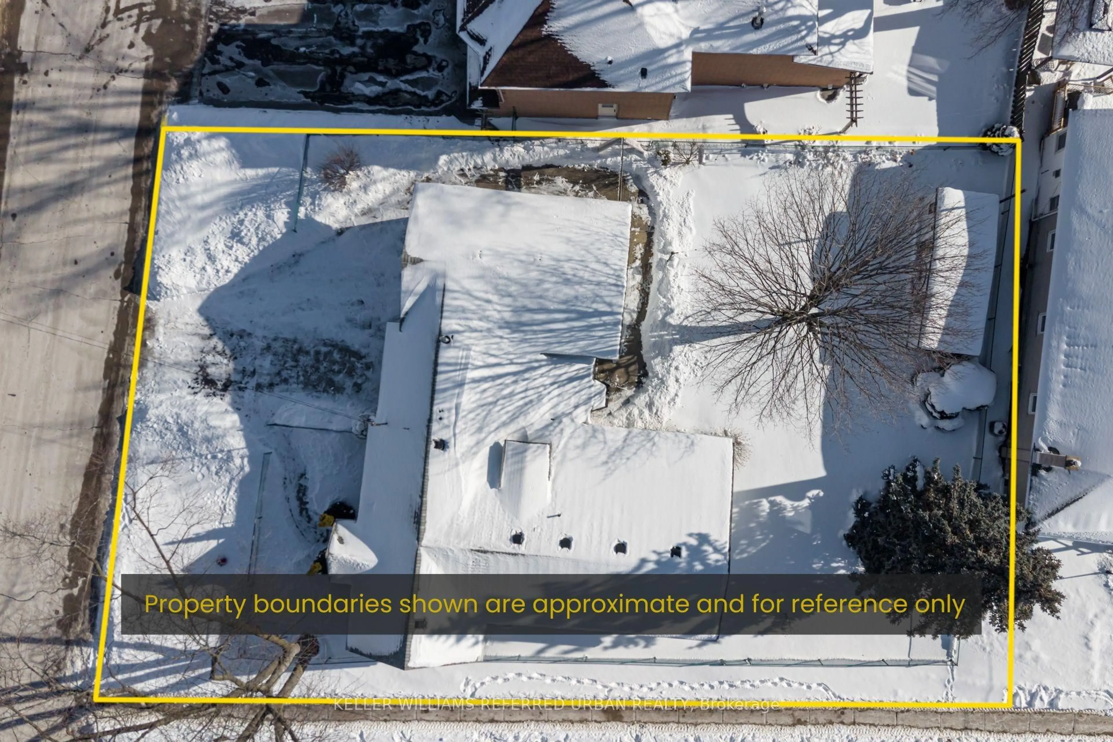 A pic from outside/outdoor area/front of a property/back of a property/a pic from drone, unknown for 1300 Meredith Ave, Mississauga Ontario L5E 2E5