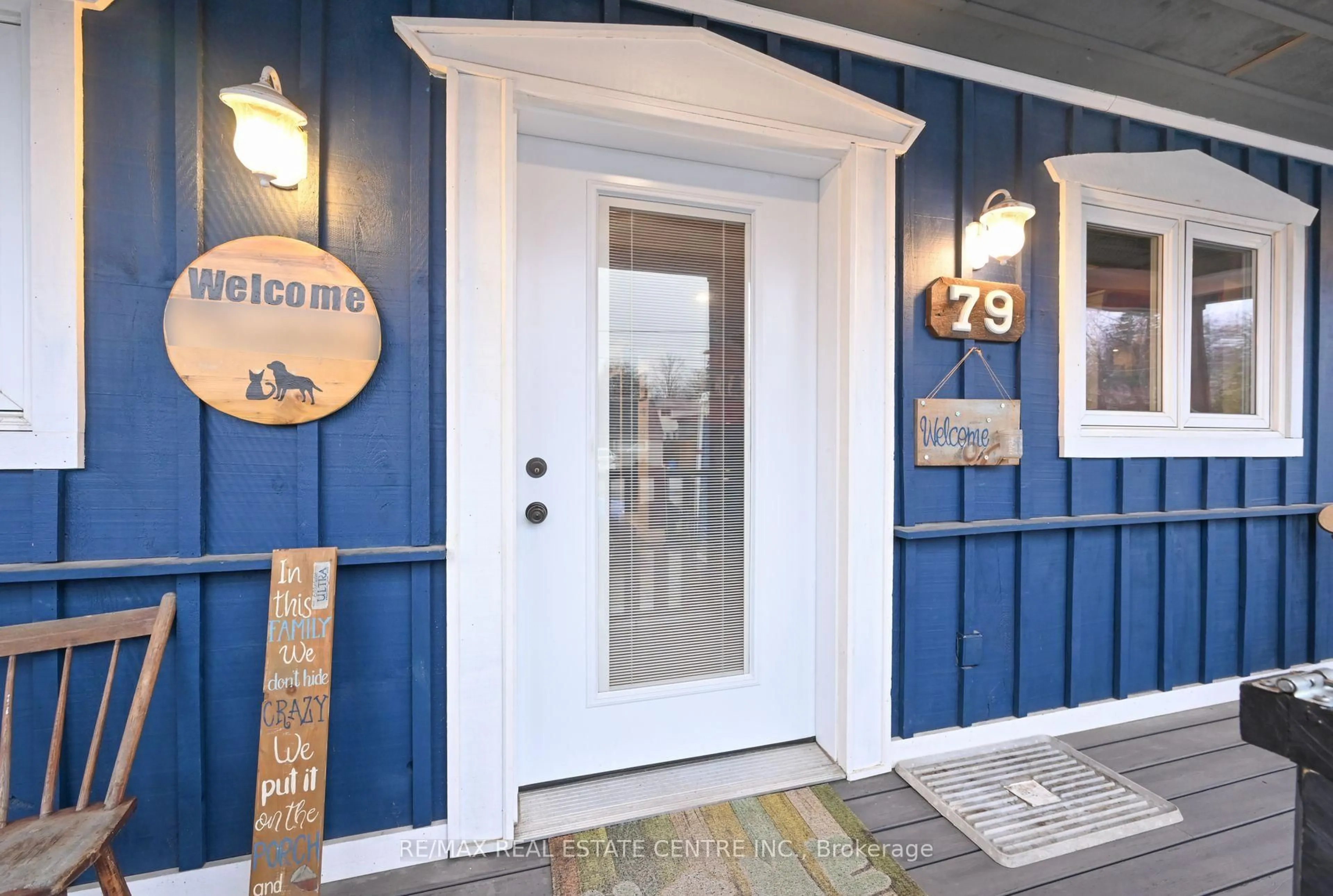 Indoor entryway for 79 Commercial St, Milton Ontario L9T 2H8