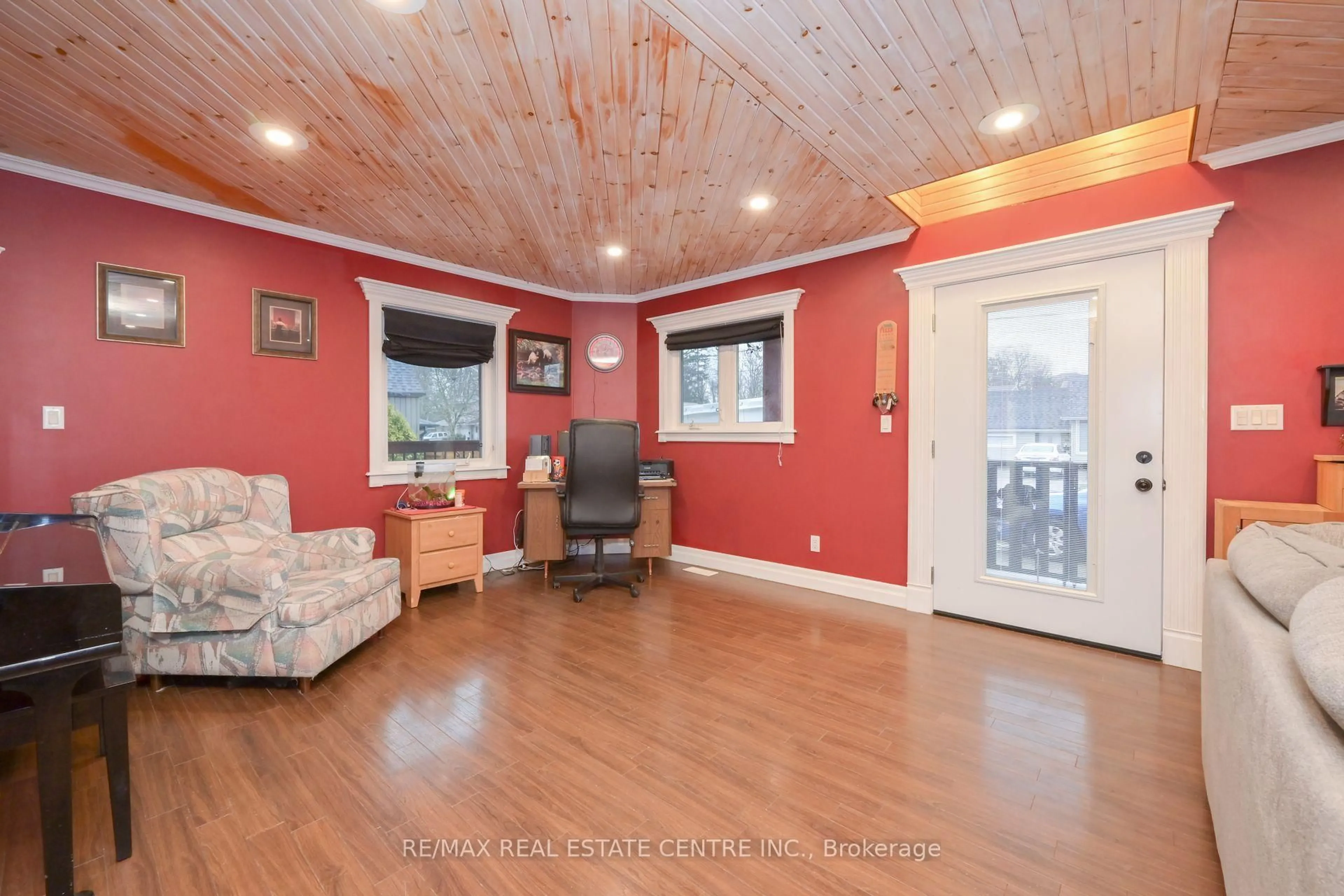 Unknown for 79 Commercial St, Milton Ontario L9T 2H8