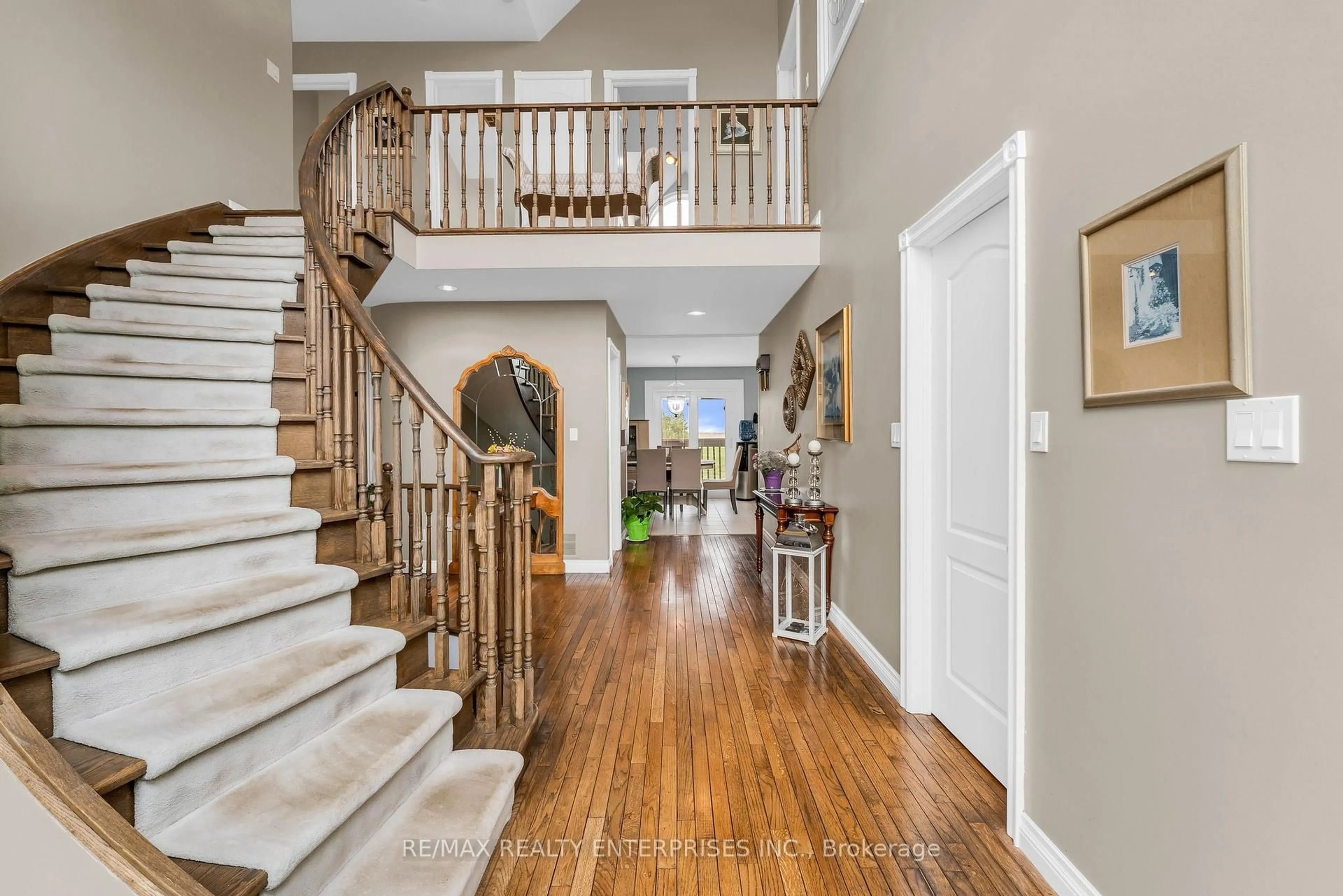 Indoor entryway for 767 Mayfield Rd, Brampton Ontario L7A 0C5