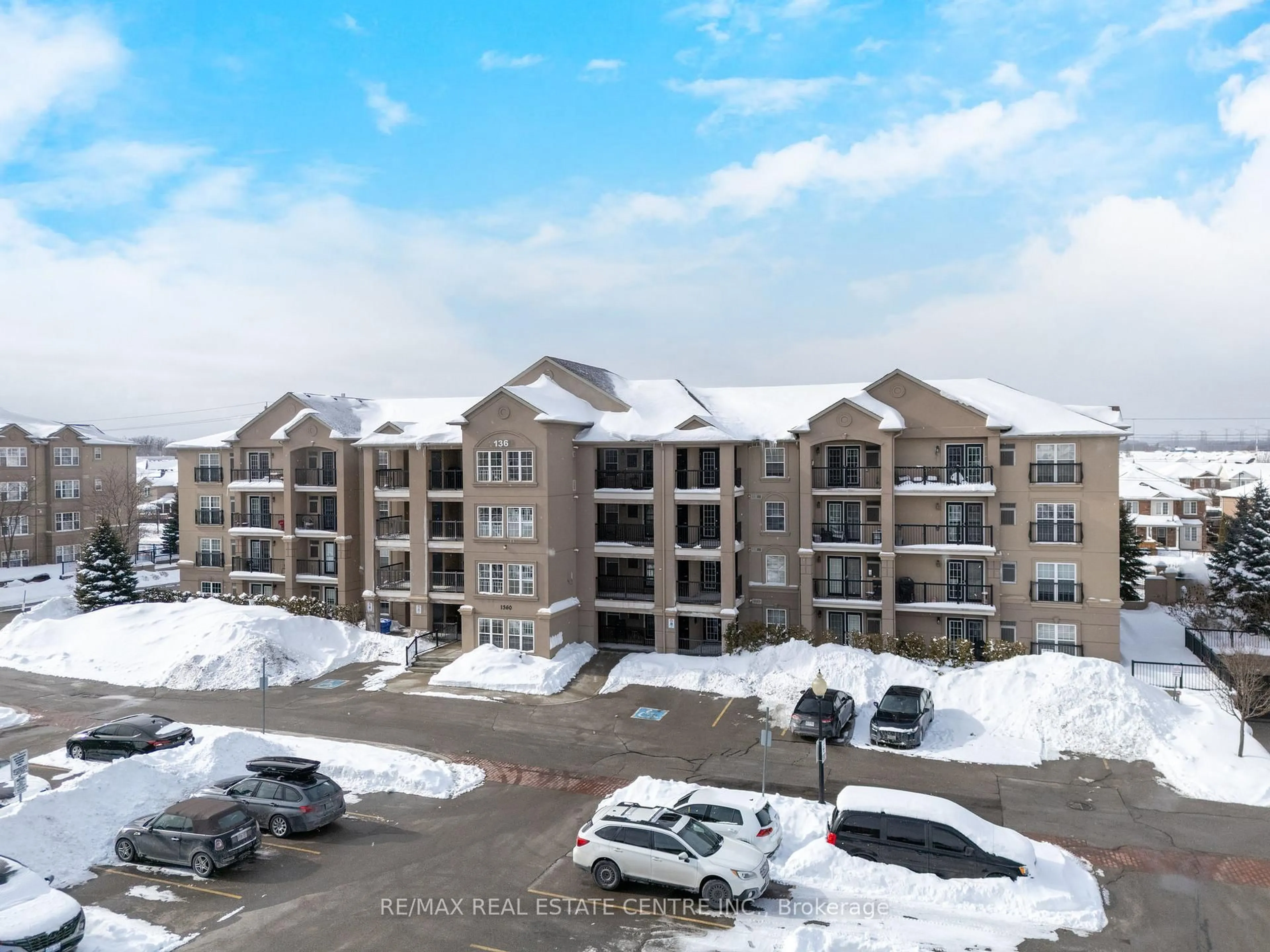 A pic from outside/outdoor area/front of a property/back of a property/a pic from drone, mountain view for 1360 Main St #304, Milton Ontario L9T 7S5