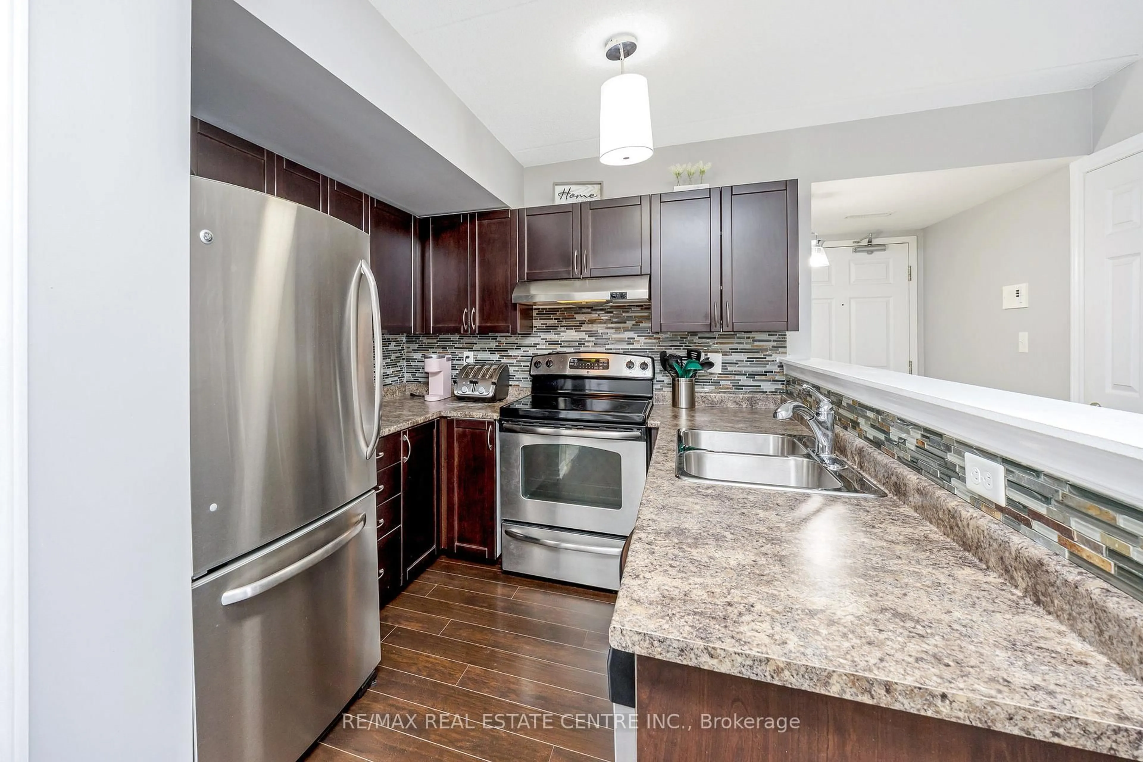 Standard kitchen, unknown for 1360 Main St #304, Milton Ontario L9T 7S5