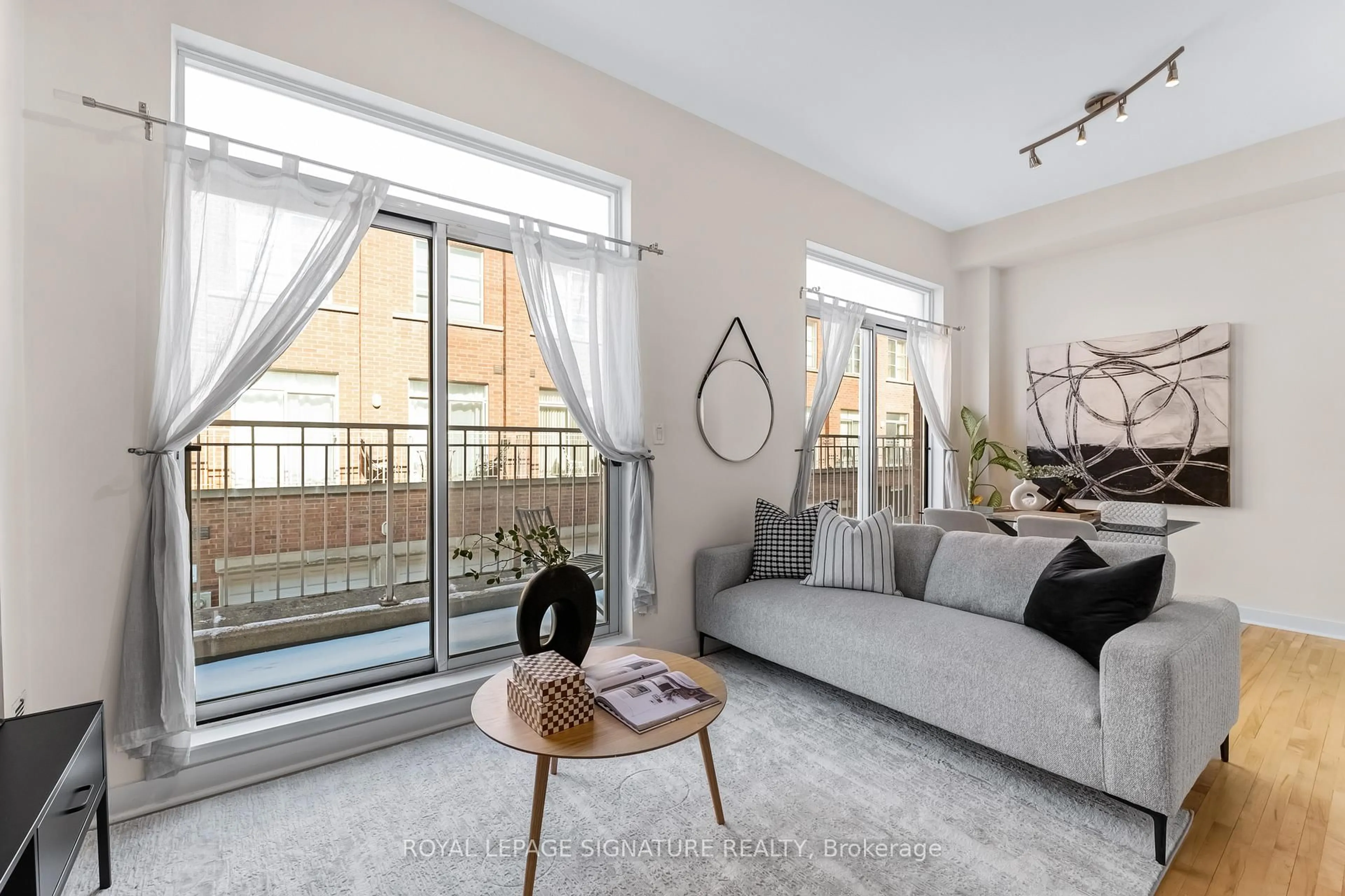 Living room with furniture, unknown for 1398 Bloor St #2, Toronto Ontario M6P 4H6