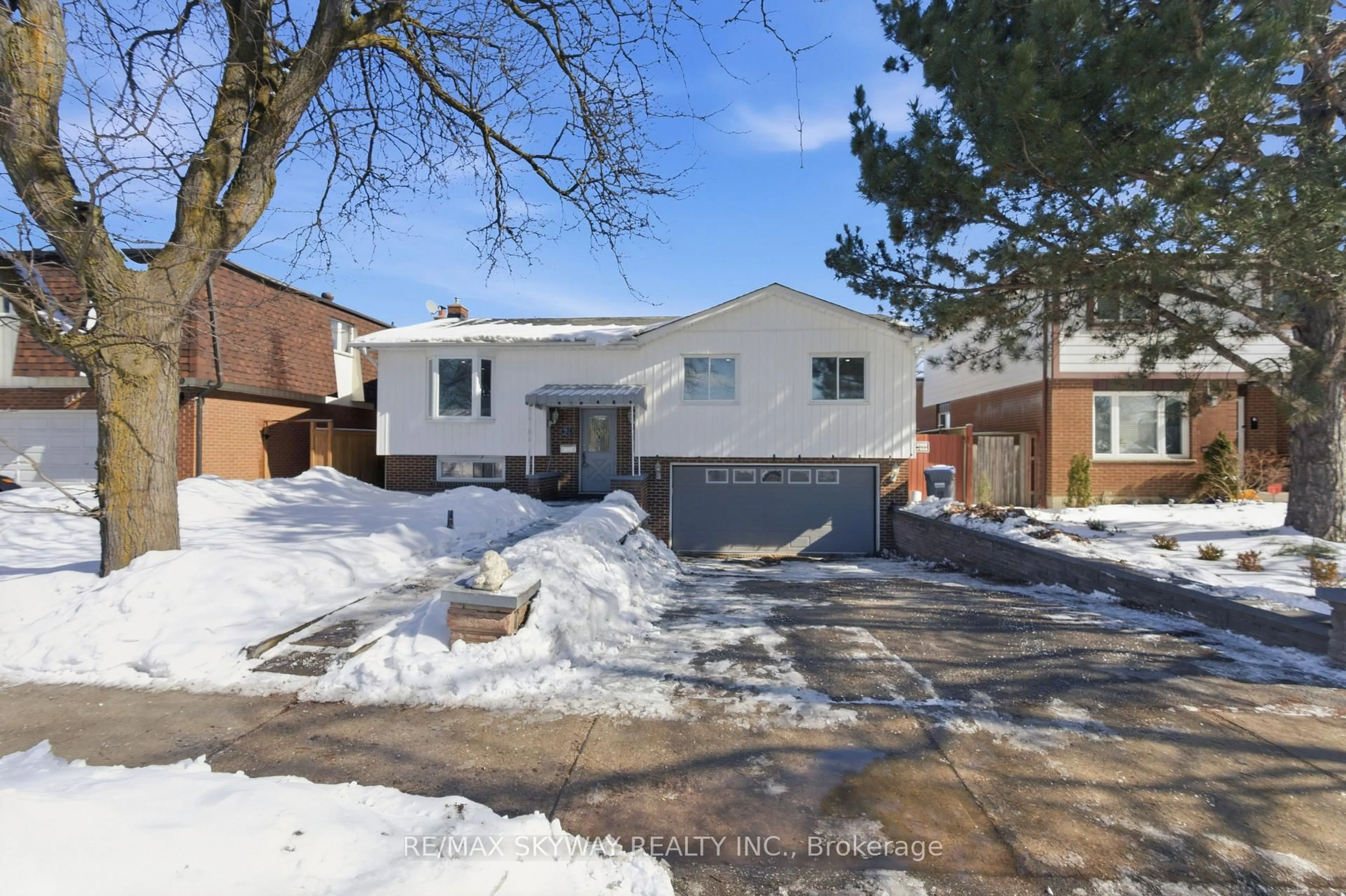 Home with brick exterior material, street for 212 Rutherford Rd, Brampton Ontario L6V 2X9