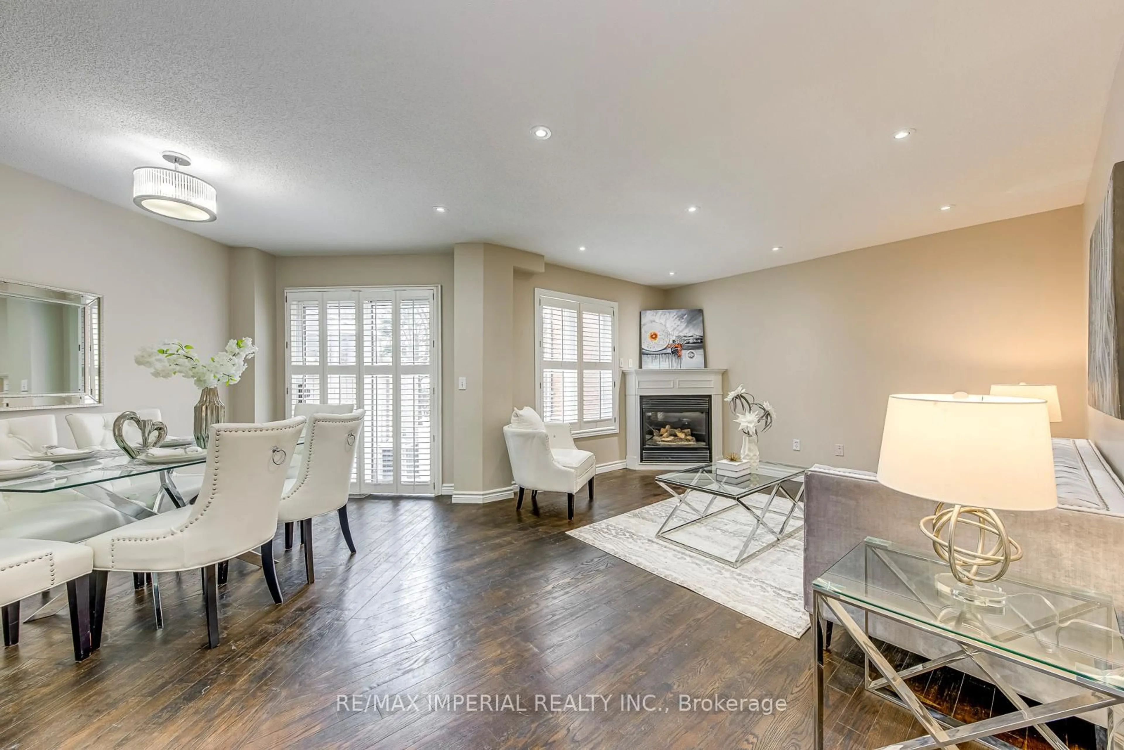 Living room with furniture, wood/laminate floor for 833 Scollard Crt #96, Mississauga Ontario L5V 2B4