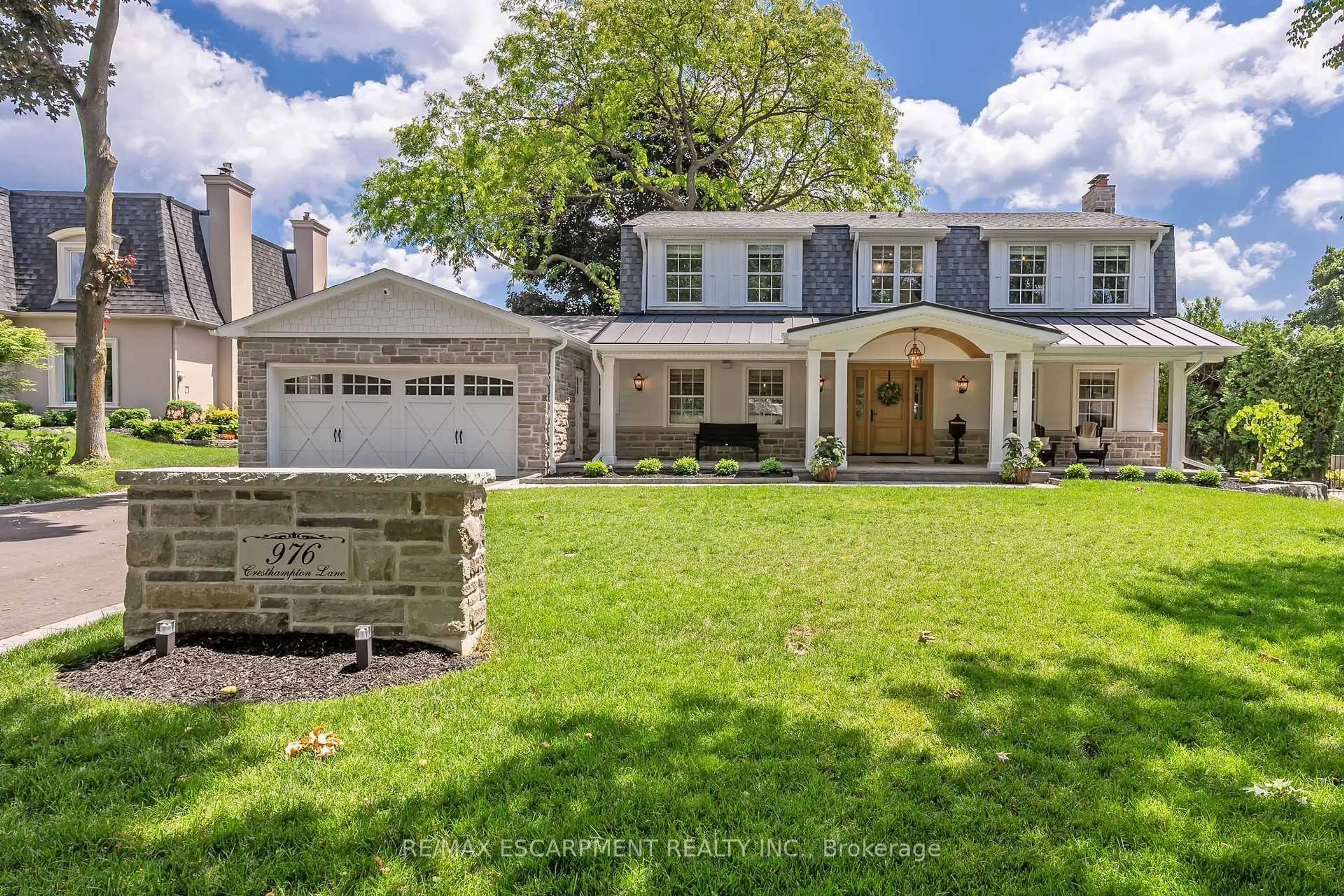 Home with brick exterior material, street for 976 Cresthampton Lane, Mississauga Ontario L5H 2X1