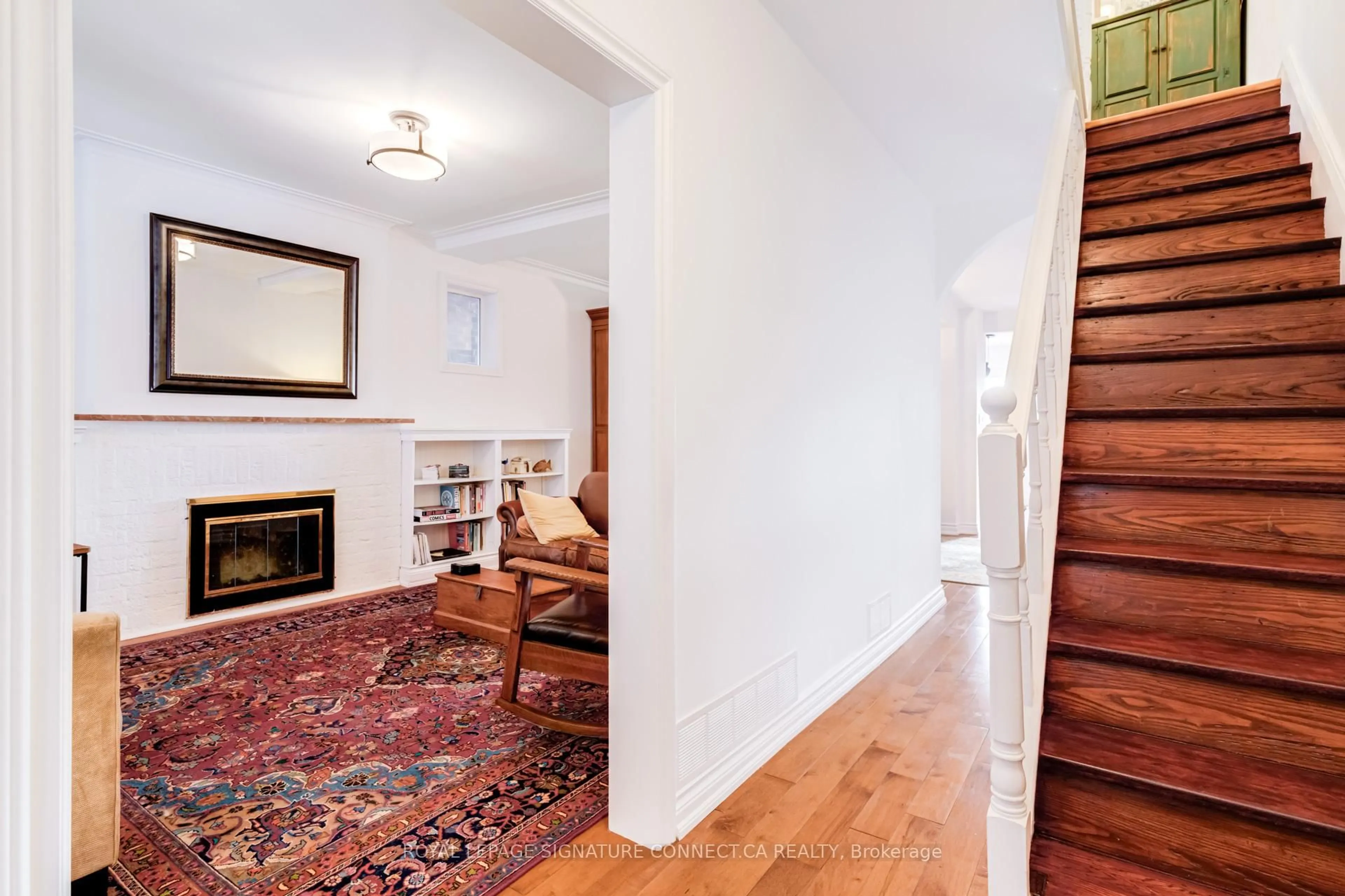 Unknown for 158 McRoberts Ave, Toronto Ontario M6E 4P5