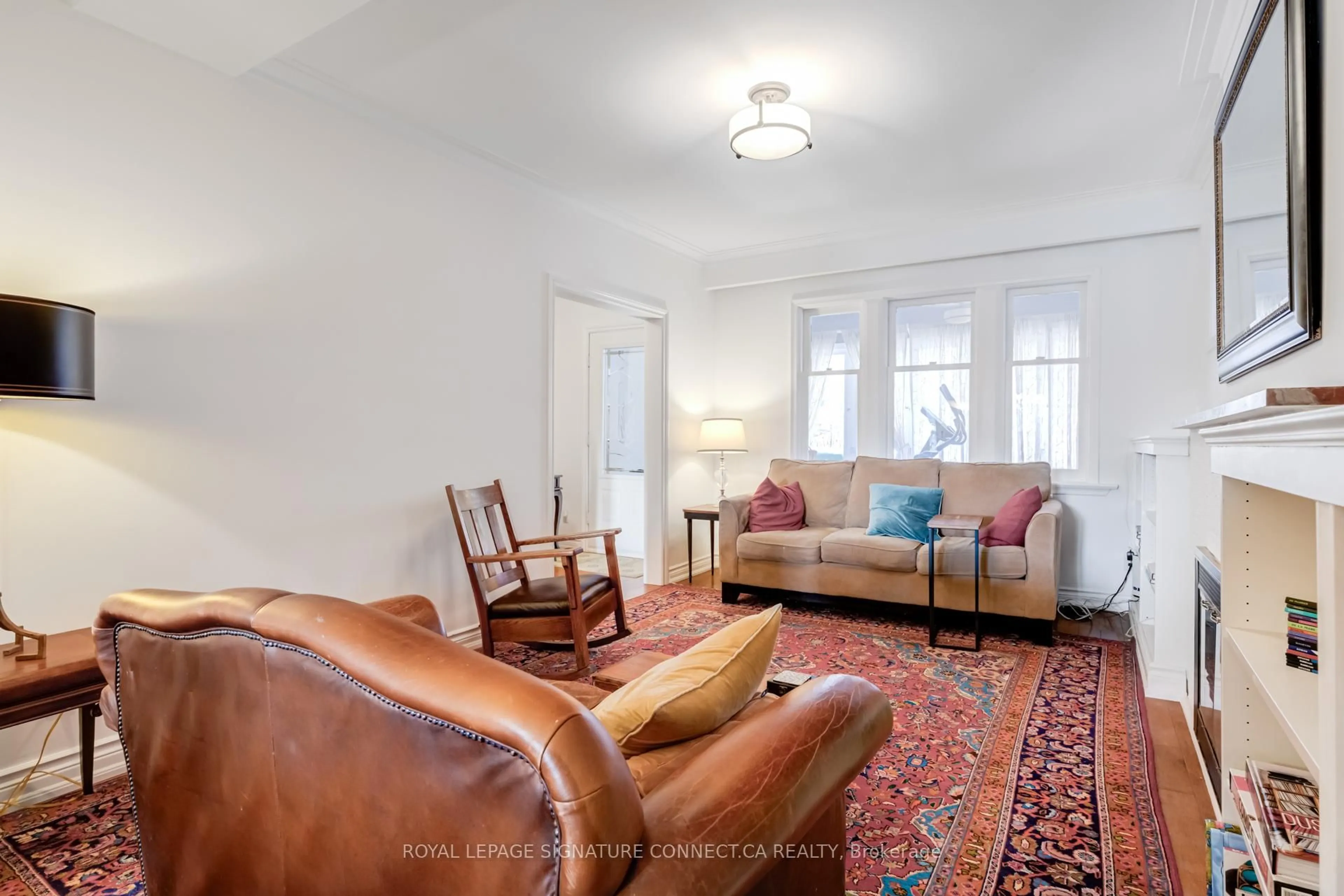 Living room with furniture, carpet floor for 158 McRoberts Ave, Toronto Ontario M6E 4P5