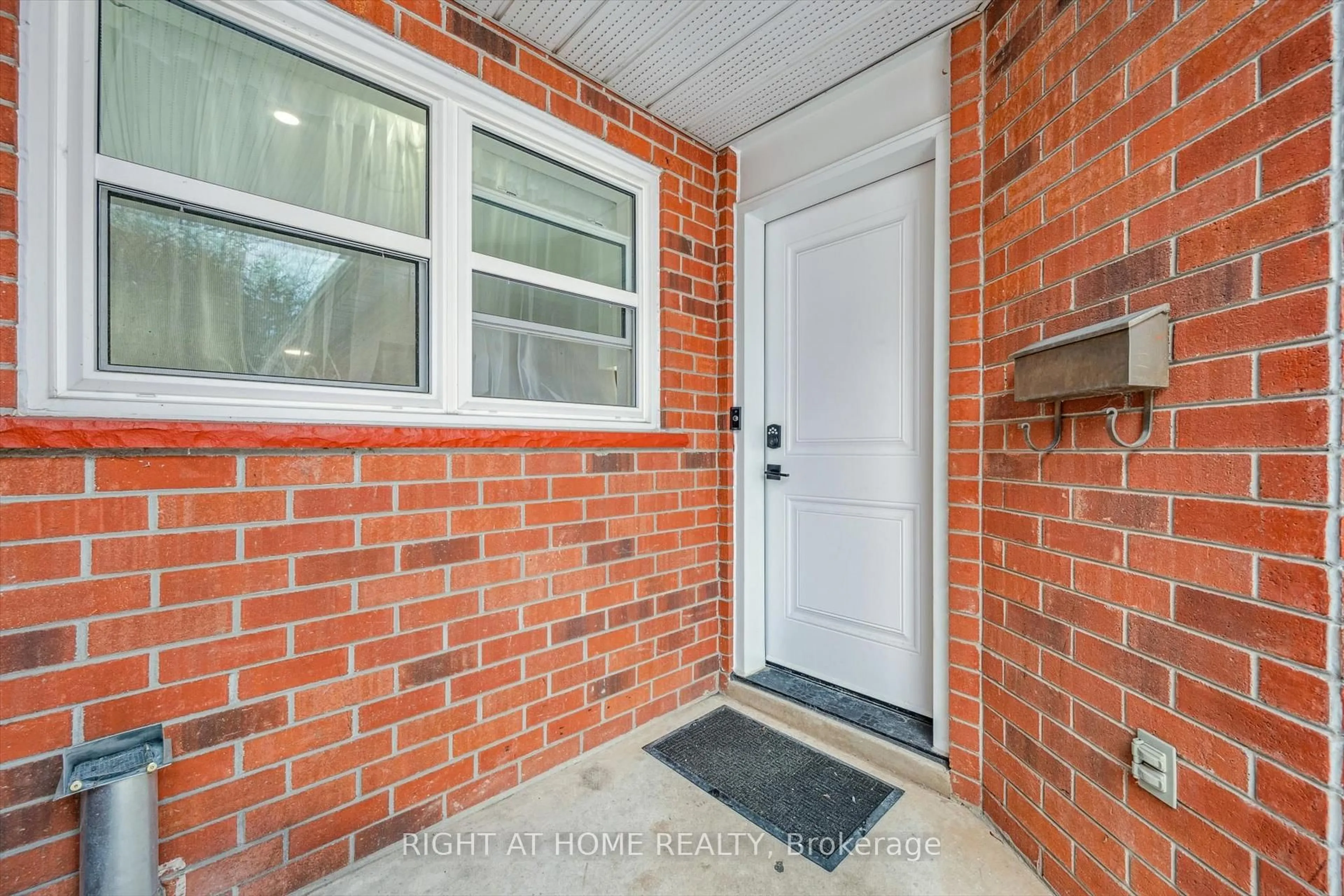Unknown for 1070 Queens Ave, Oakville Ontario L6H 2B5