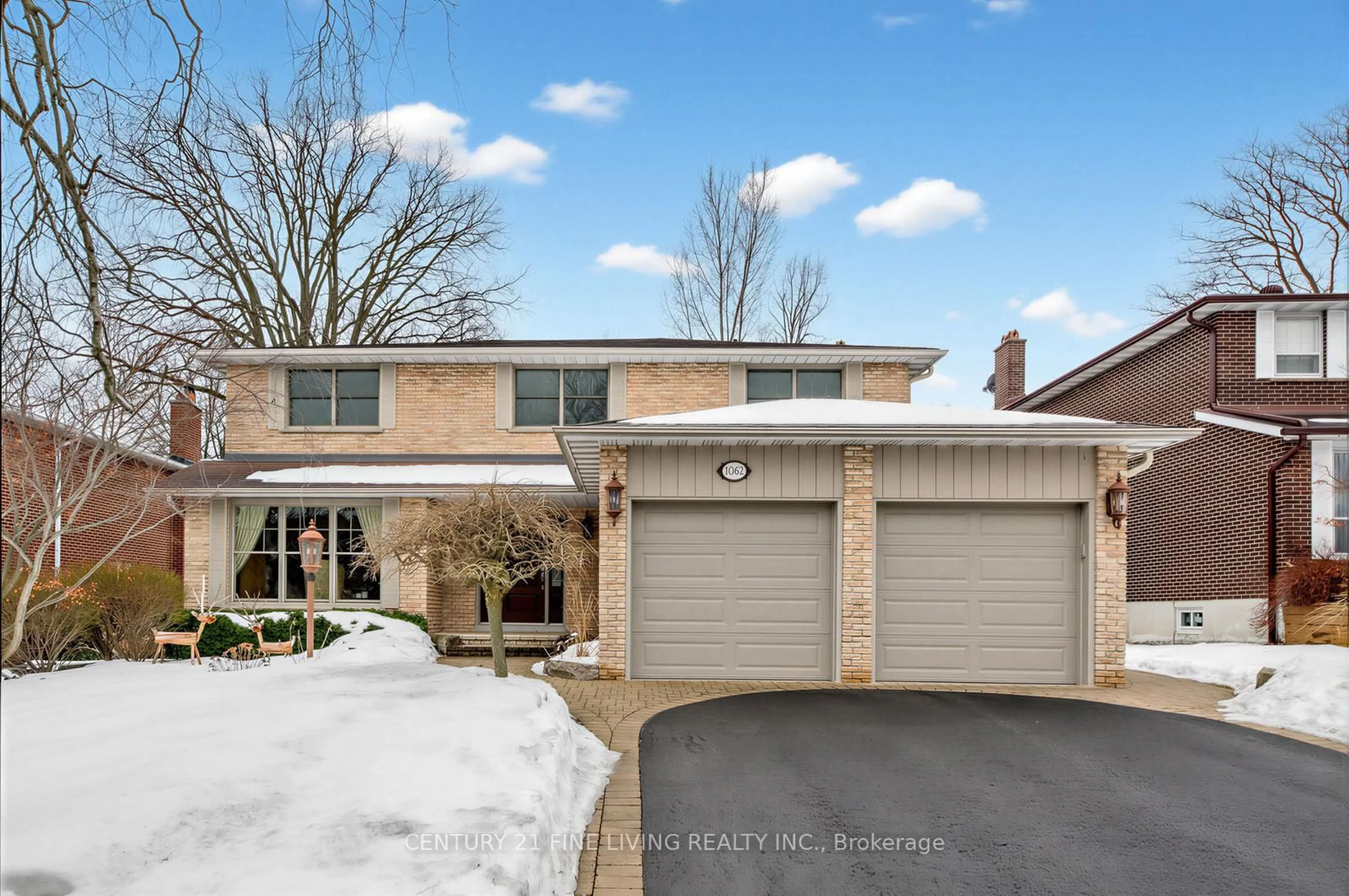 Home with brick exterior material, street for 1062 Saginaw Cres, Mississauga Ontario L5H 3W5