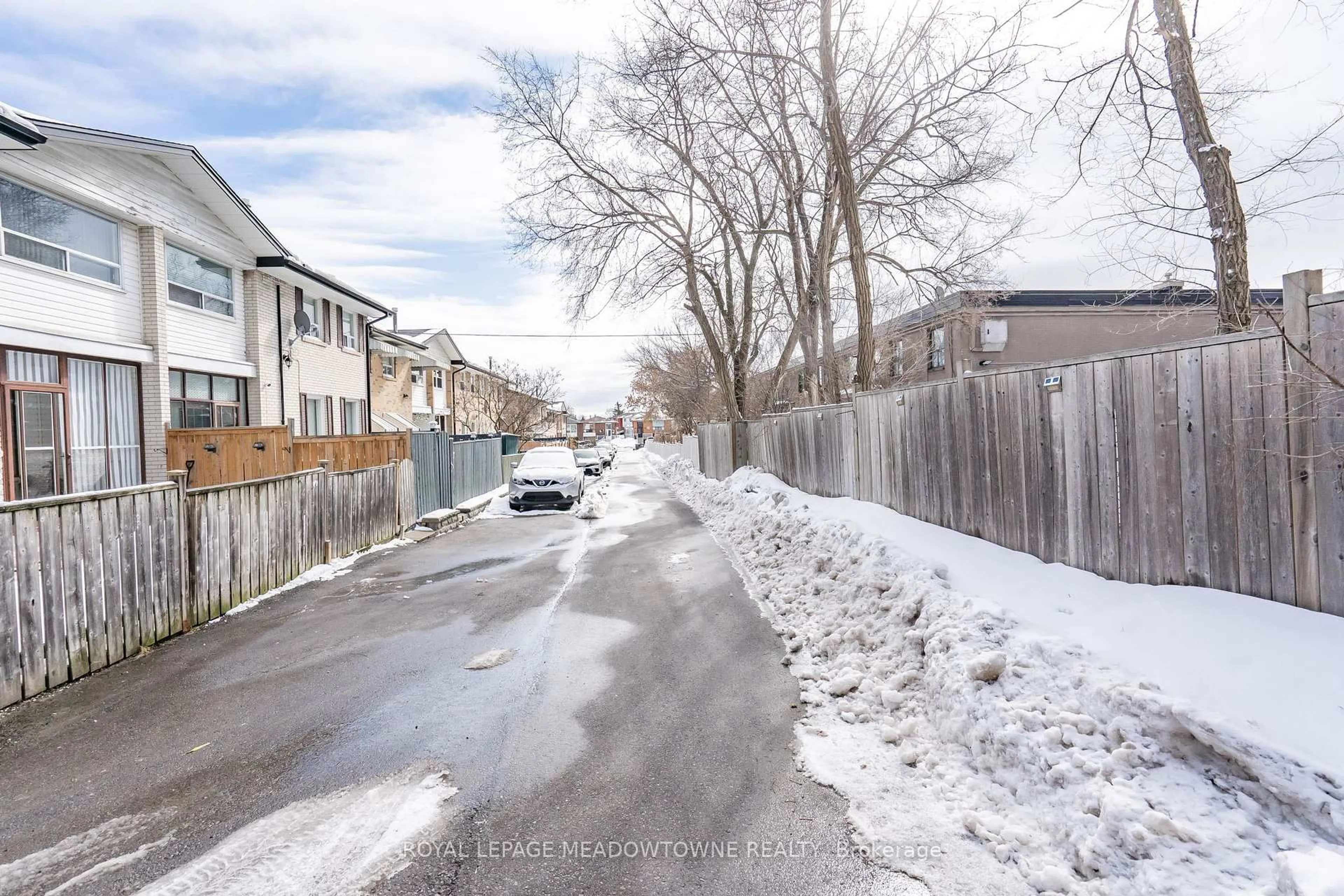 Blurry image for 61 Ardglen Dr #19, Brampton Ontario L6W 1V1