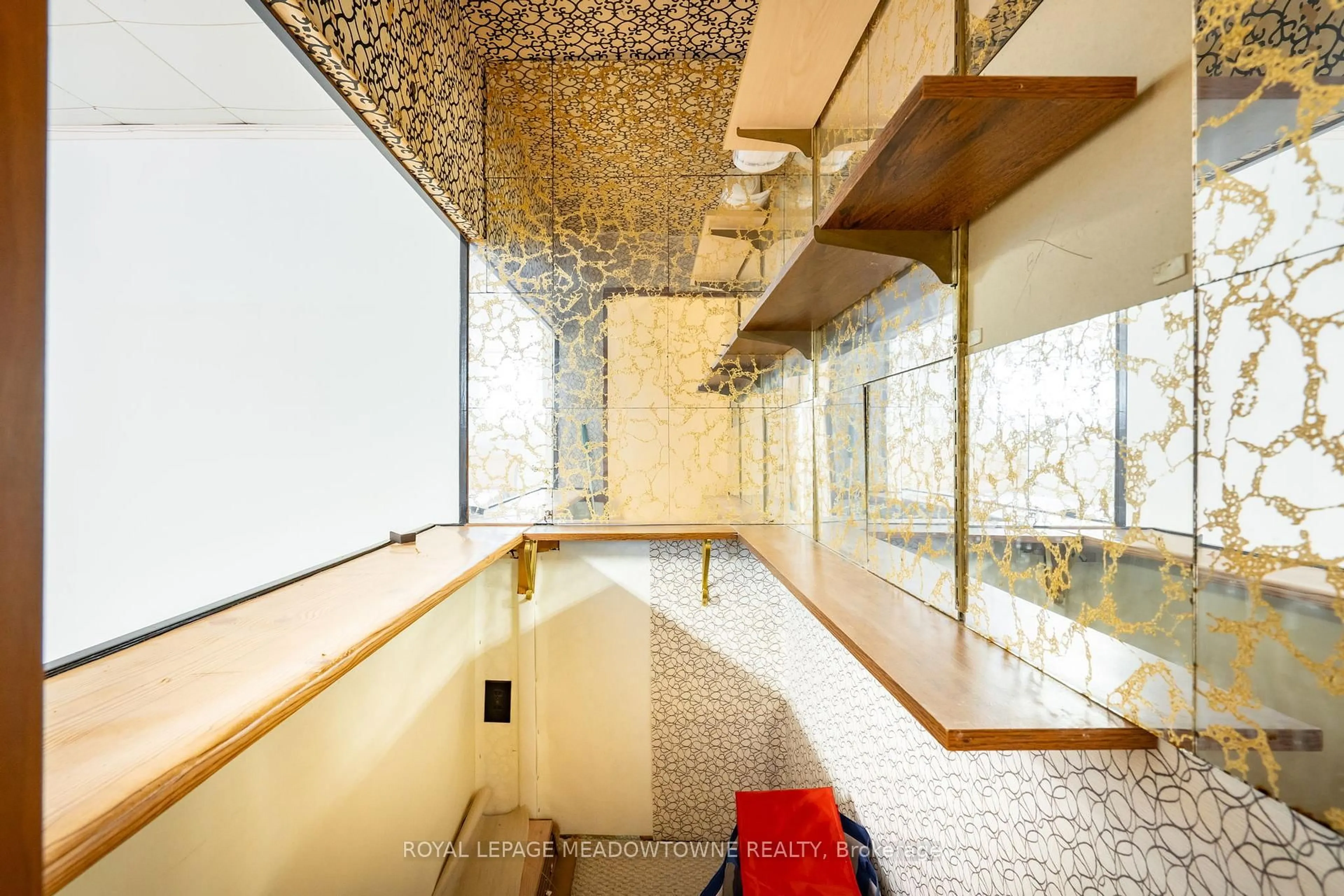 Indoor foyer for 61 Ardglen Dr #19, Brampton Ontario L6W 1V1