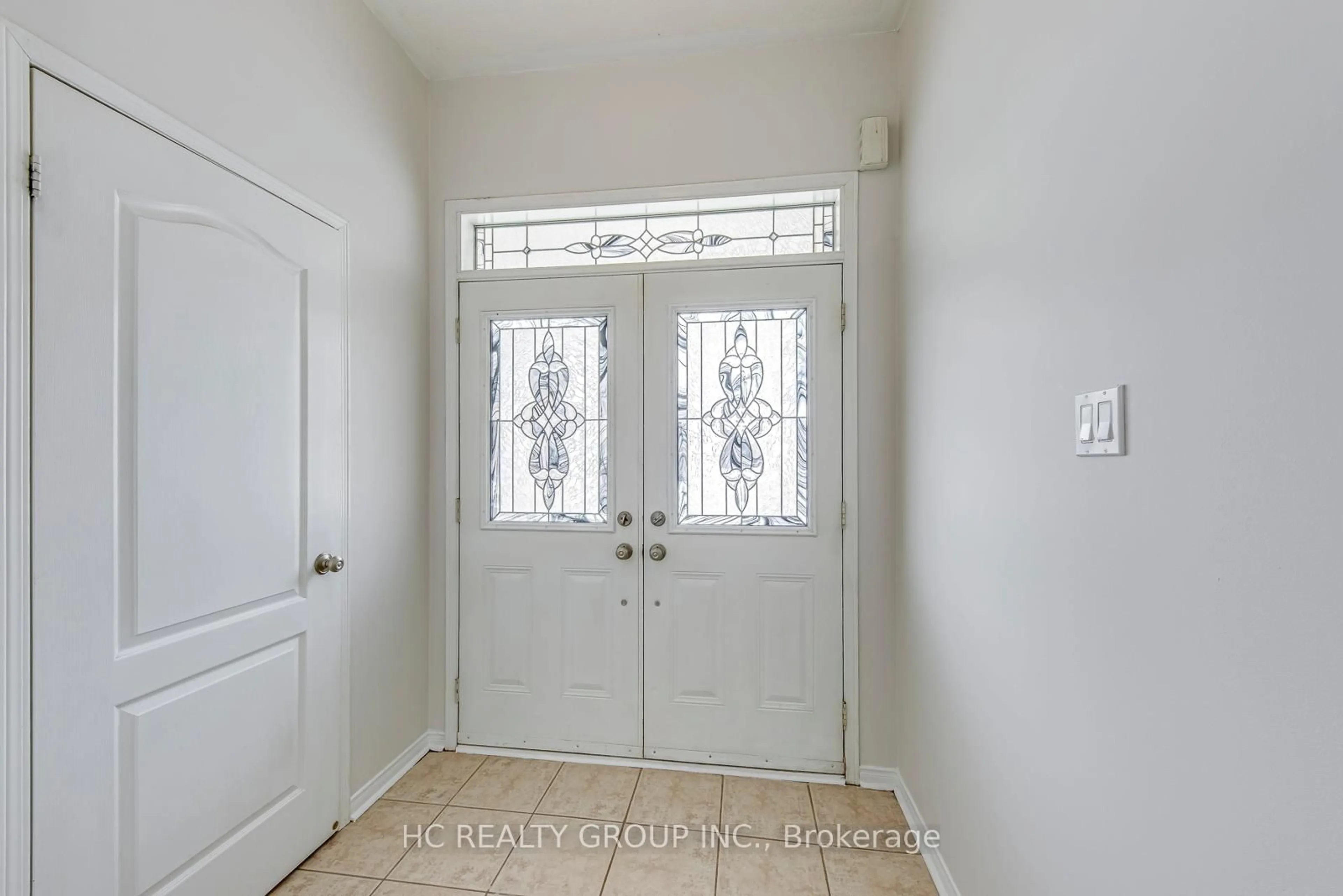 Indoor entryway for 2344 Stone Glen Cres, Oakville Ontario L6M 0C7