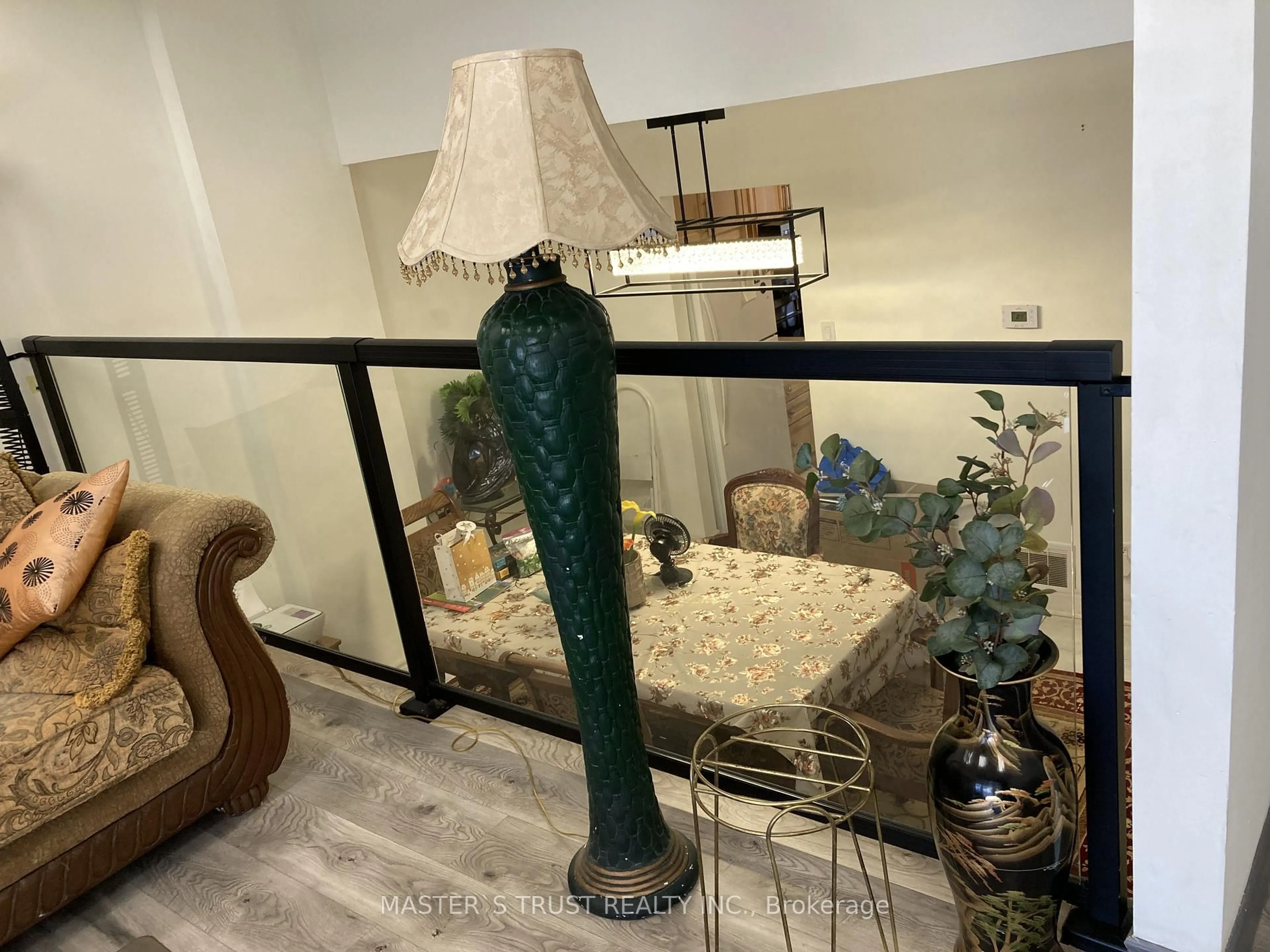 Indoor foyer for 374 Driftwood Ave ##6, Toronto Ontario M3N 2P5