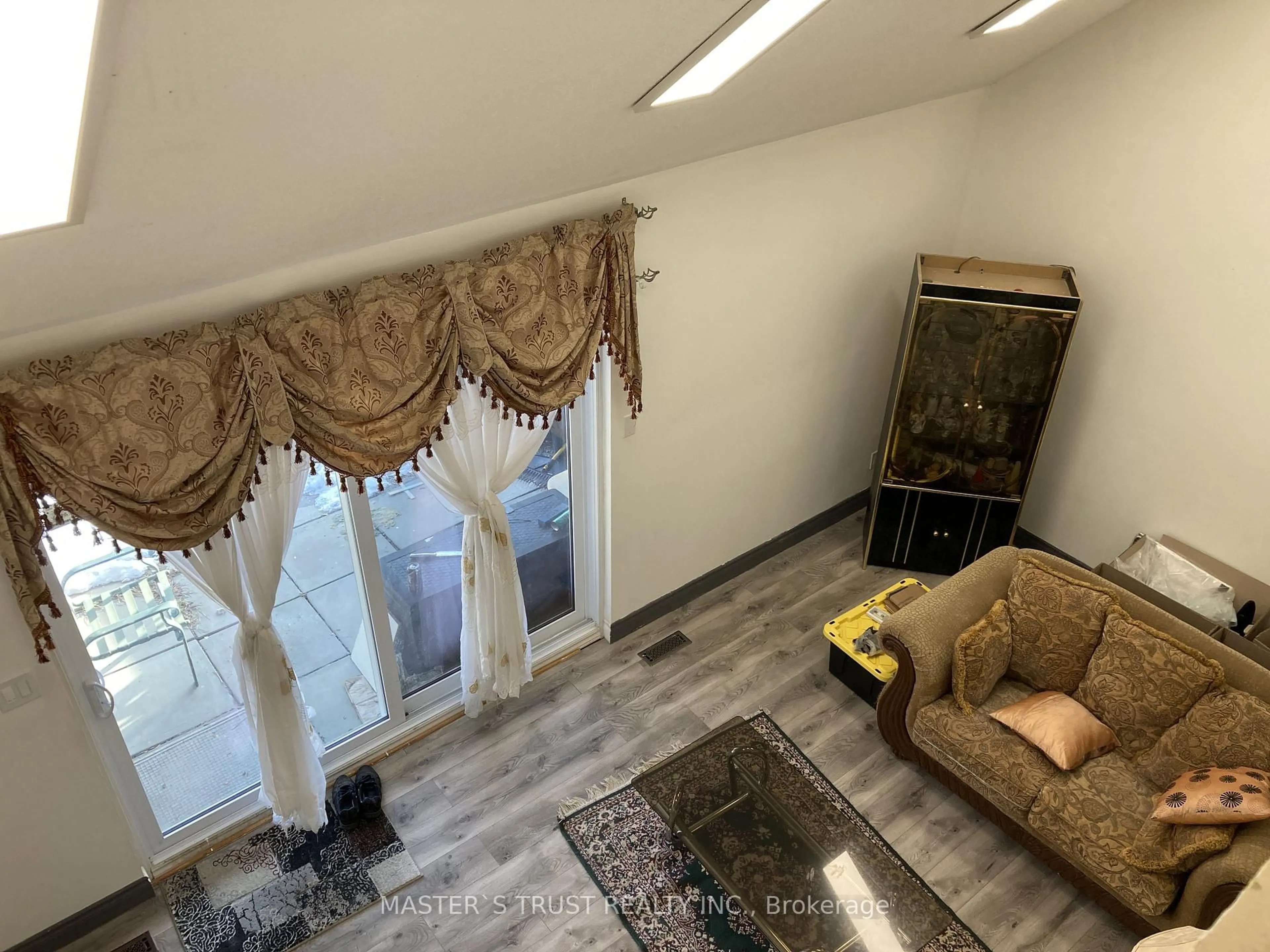 A pic of a room for 374 Driftwood Ave ##6, Toronto Ontario M3N 2P5