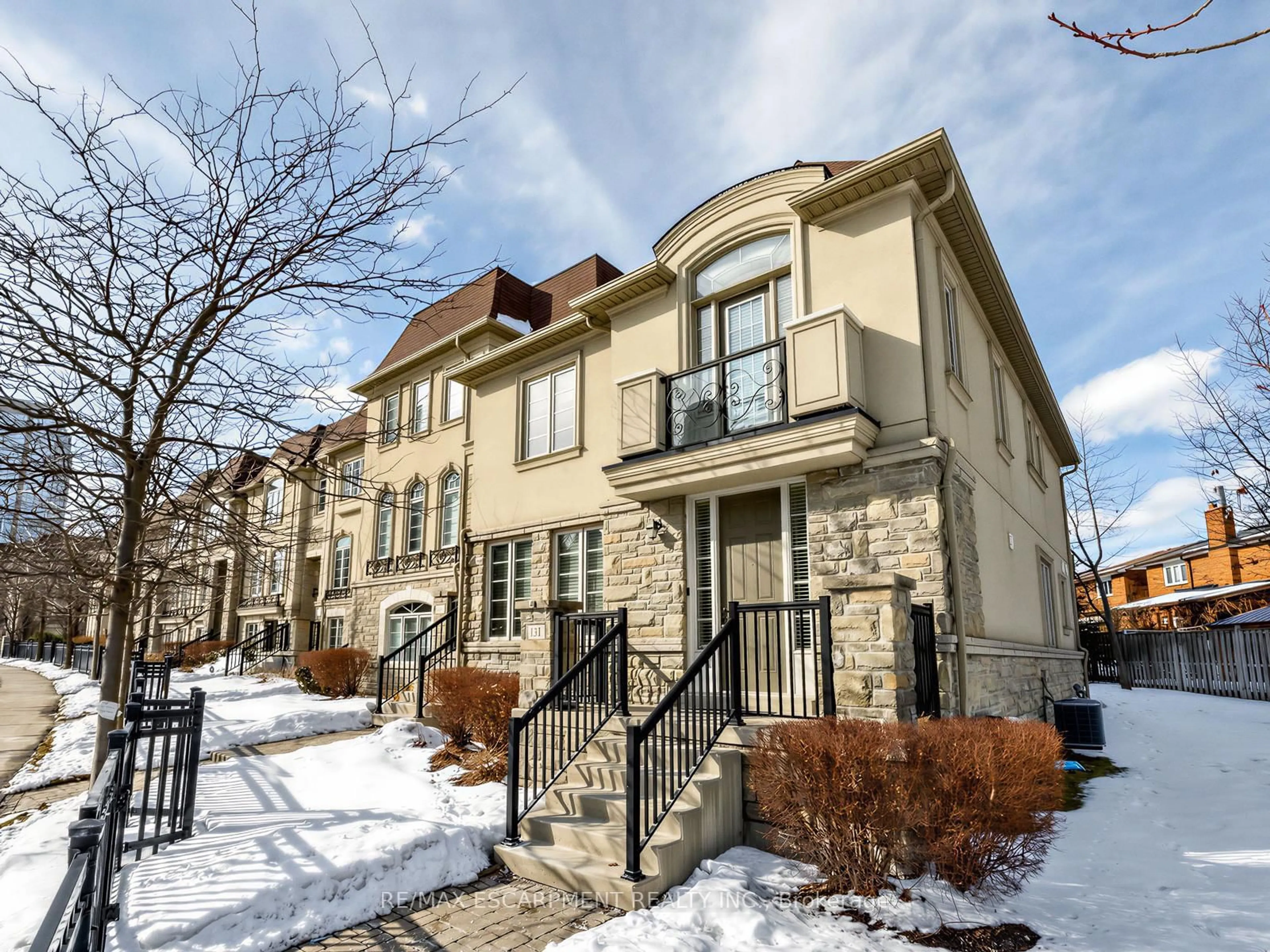 Unknown for 131 Robert Speck Pkwy, Mississauga Ontario L4Z 0A6