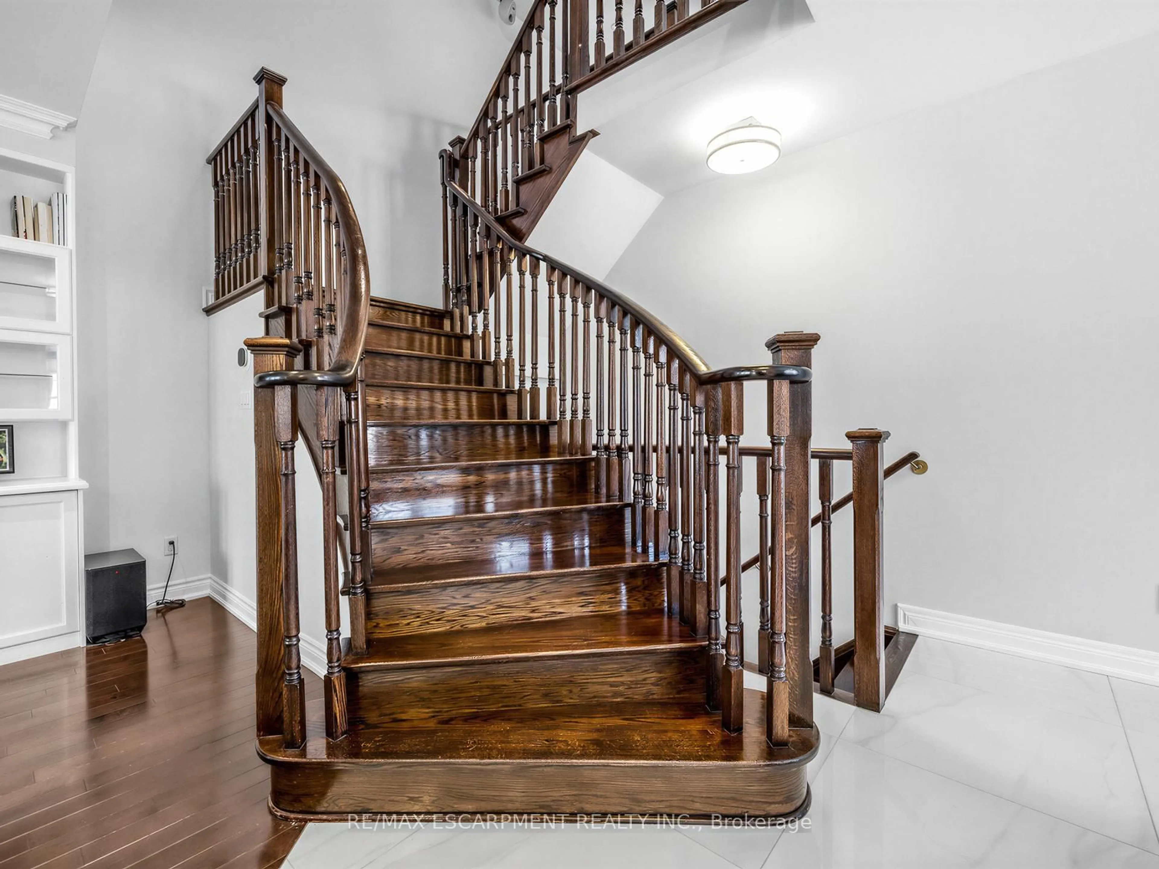 Stairs for 131 Robert Speck Pkwy, Mississauga Ontario L4Z 0A6