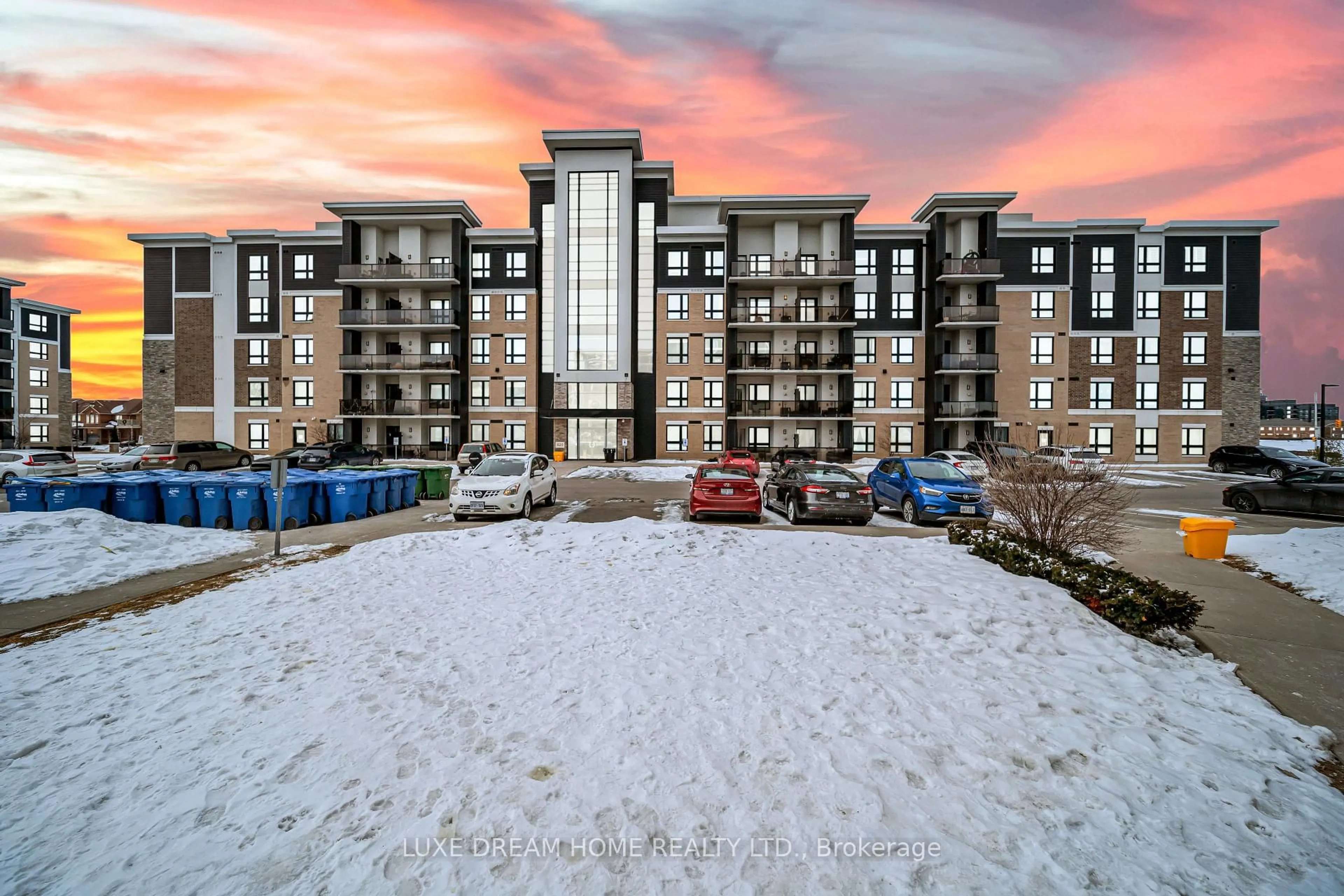 A pic from outside/outdoor area/front of a property/back of a property/a pic from drone, mountain view for 620 Sauve St #206, Milton Ontario L9T 9A5