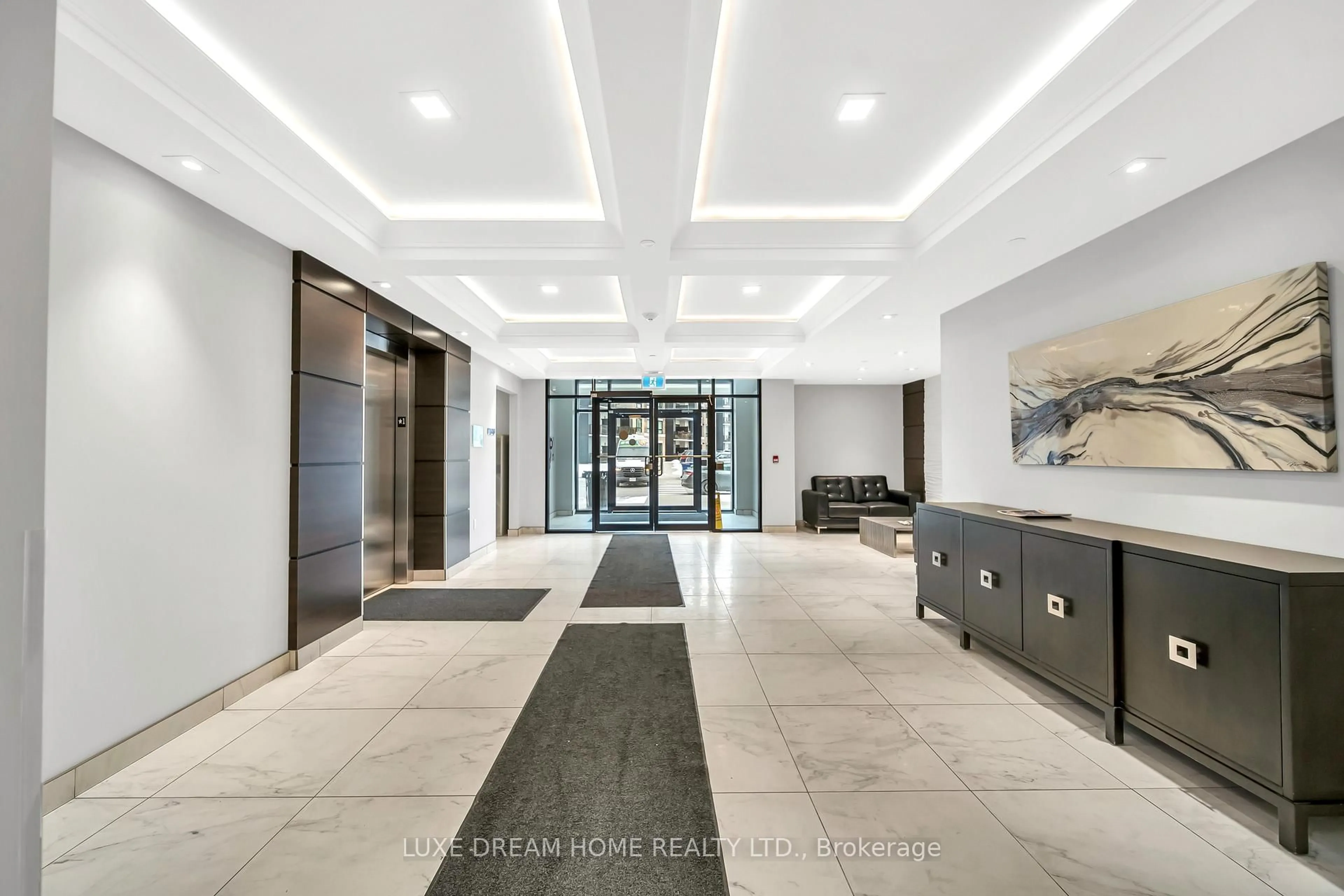 Indoor foyer for 620 Sauve St #206, Milton Ontario L9T 9A5