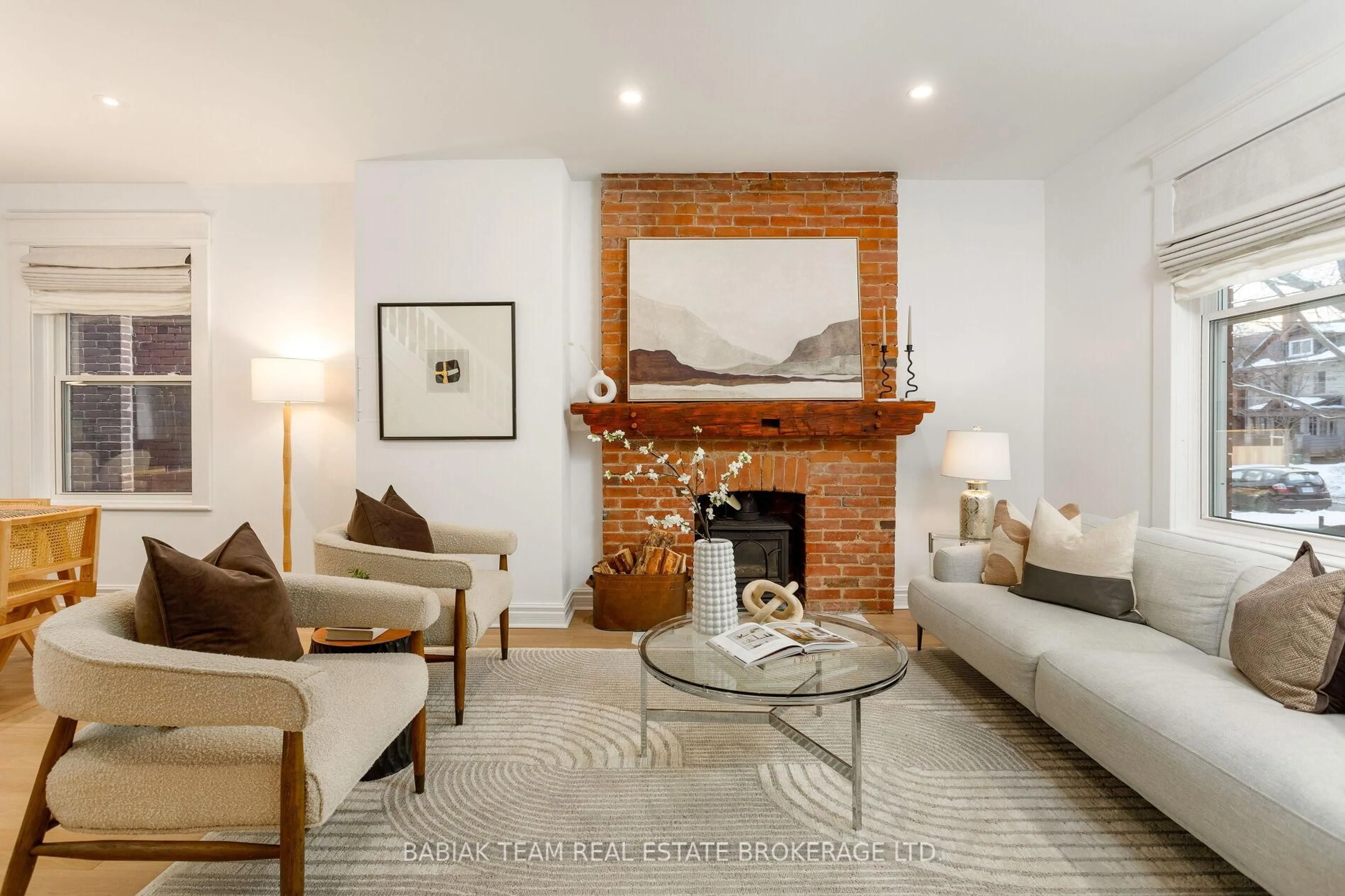 Living room with furniture, unknown for 59 Parkway Ave, Toronto Ontario M6R 1T6