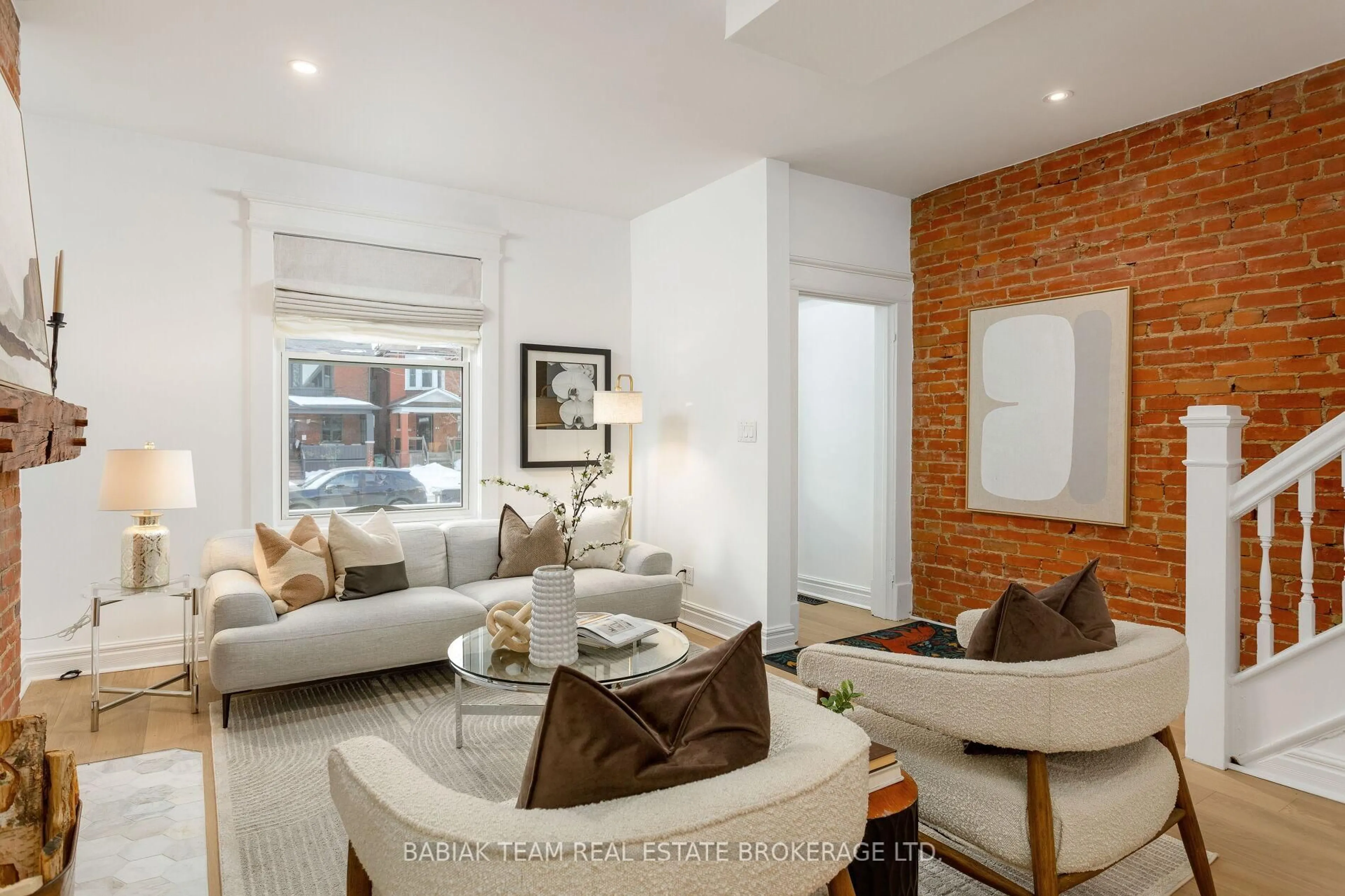 Living room with furniture, unknown for 59 Parkway Ave, Toronto Ontario M6R 1T6