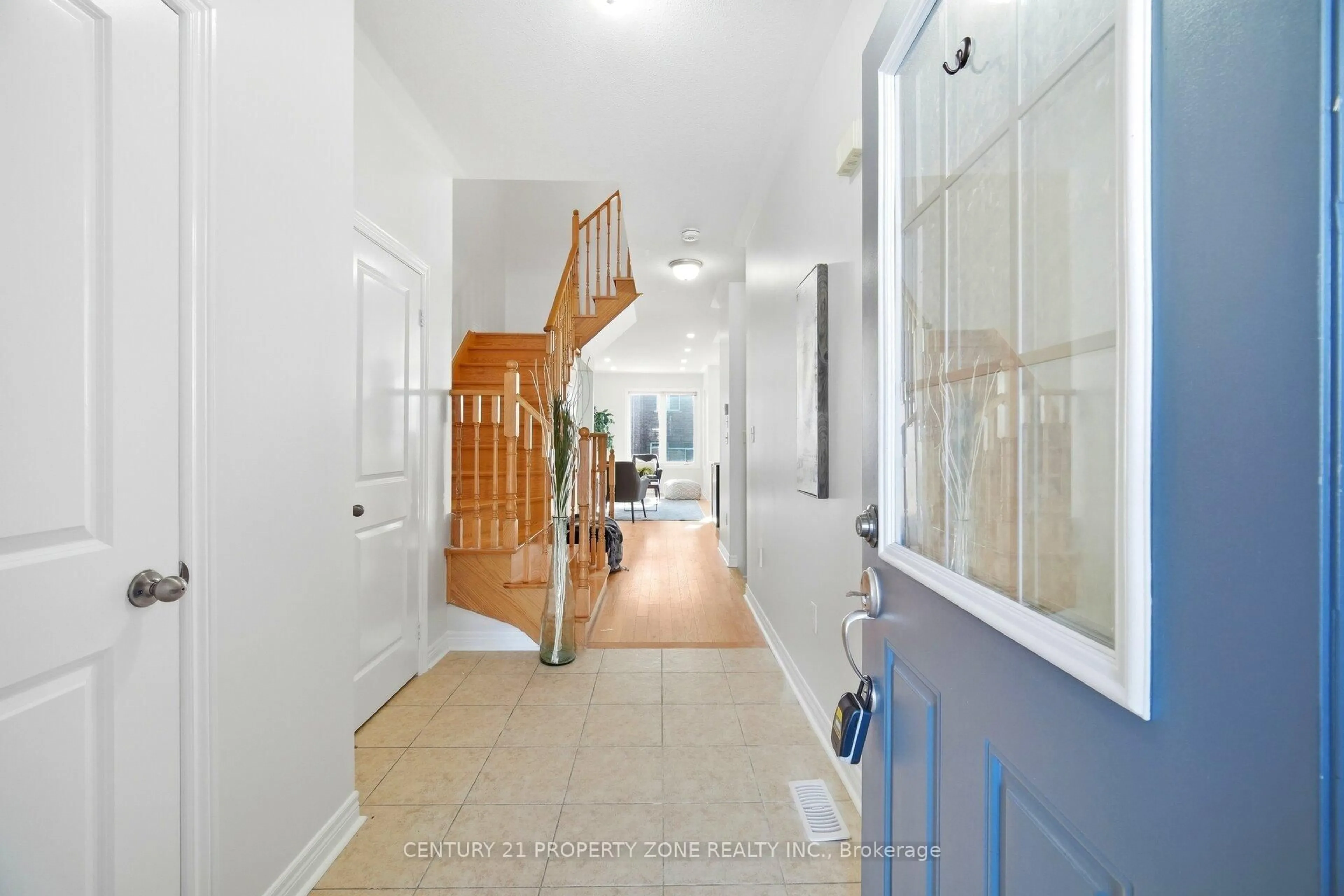 Indoor foyer for 9 Foliage Dr, Brampton Ontario L7A 4M7