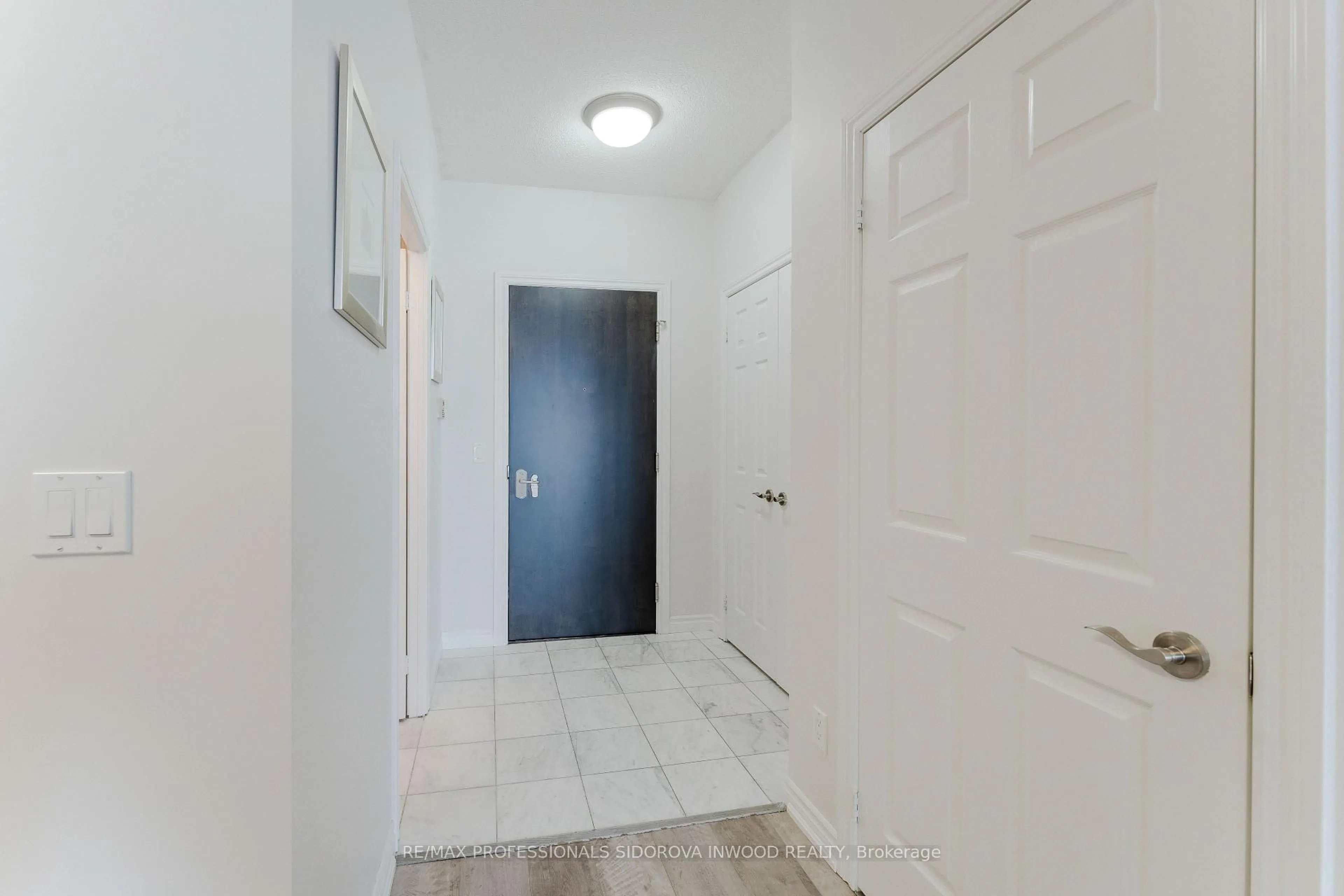Indoor entryway for 1135 Royal York Rd #601, Toronto Ontario M9A 0C3