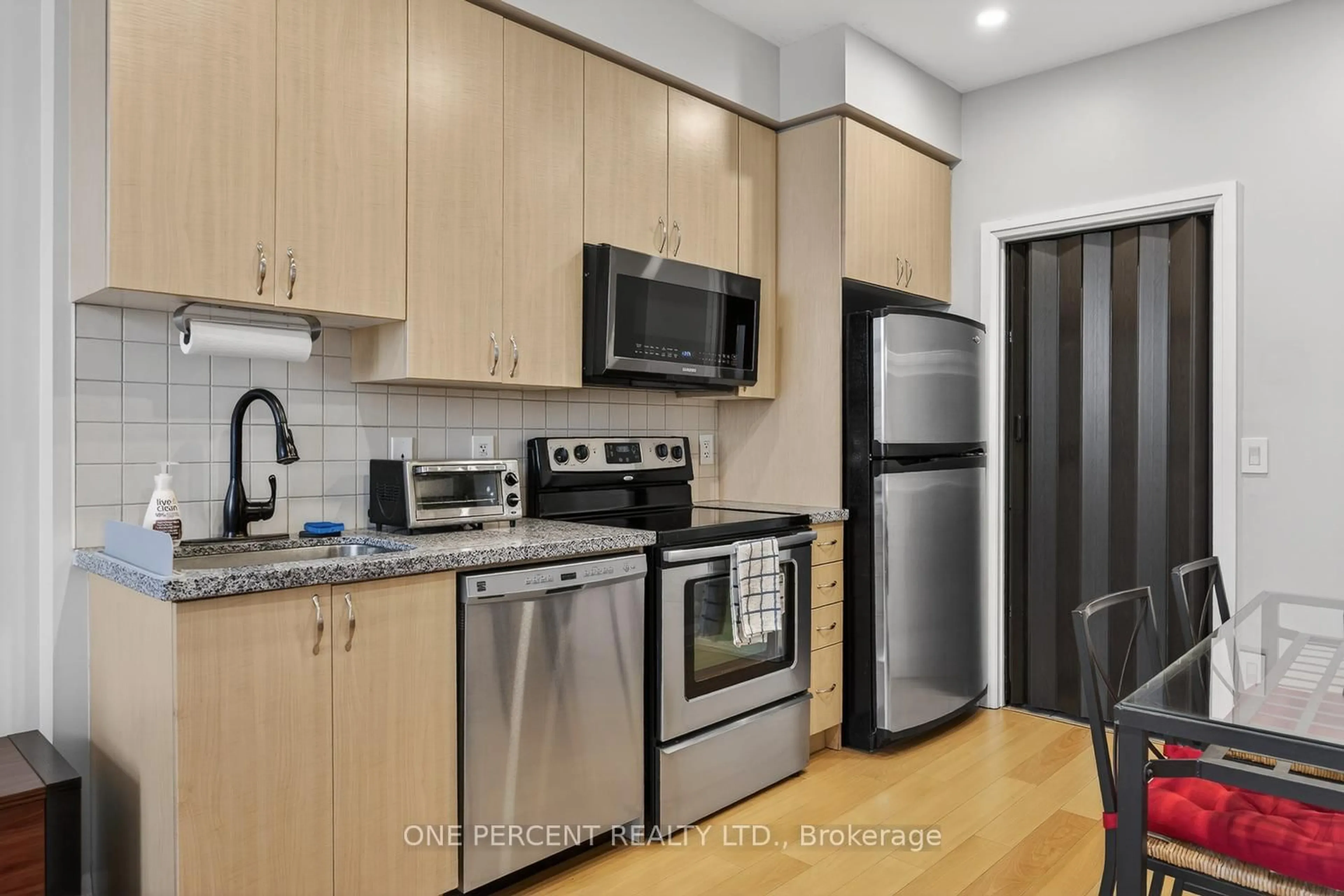 Standard kitchen, wood/laminate floor for 55 De Boers Dr #Ph11, Toronto Ontario M3J 0G5