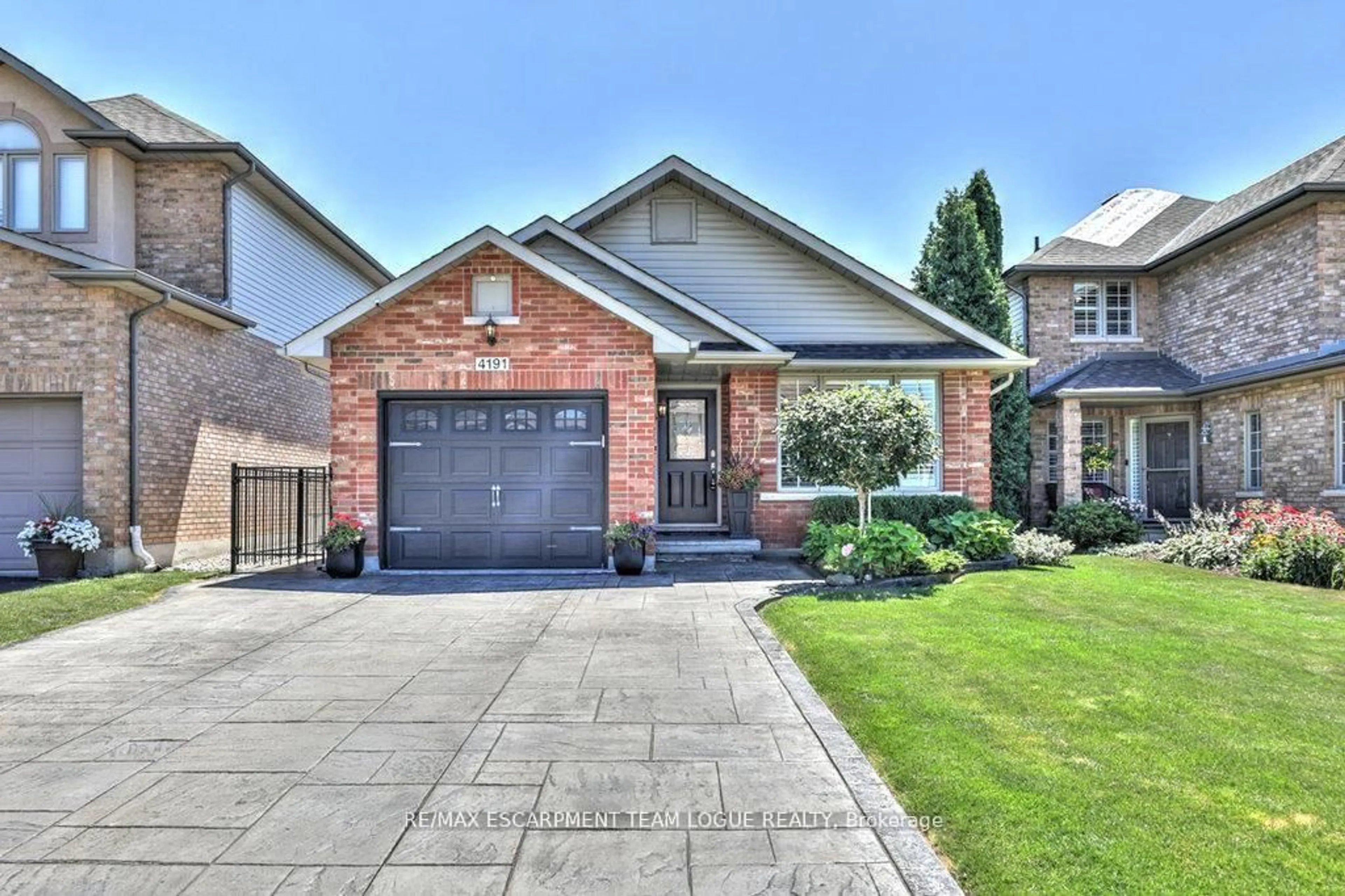 Home with brick exterior material, street for 4191 BIANCA FOREST Dr, Burlington Ontario L7M 4L4