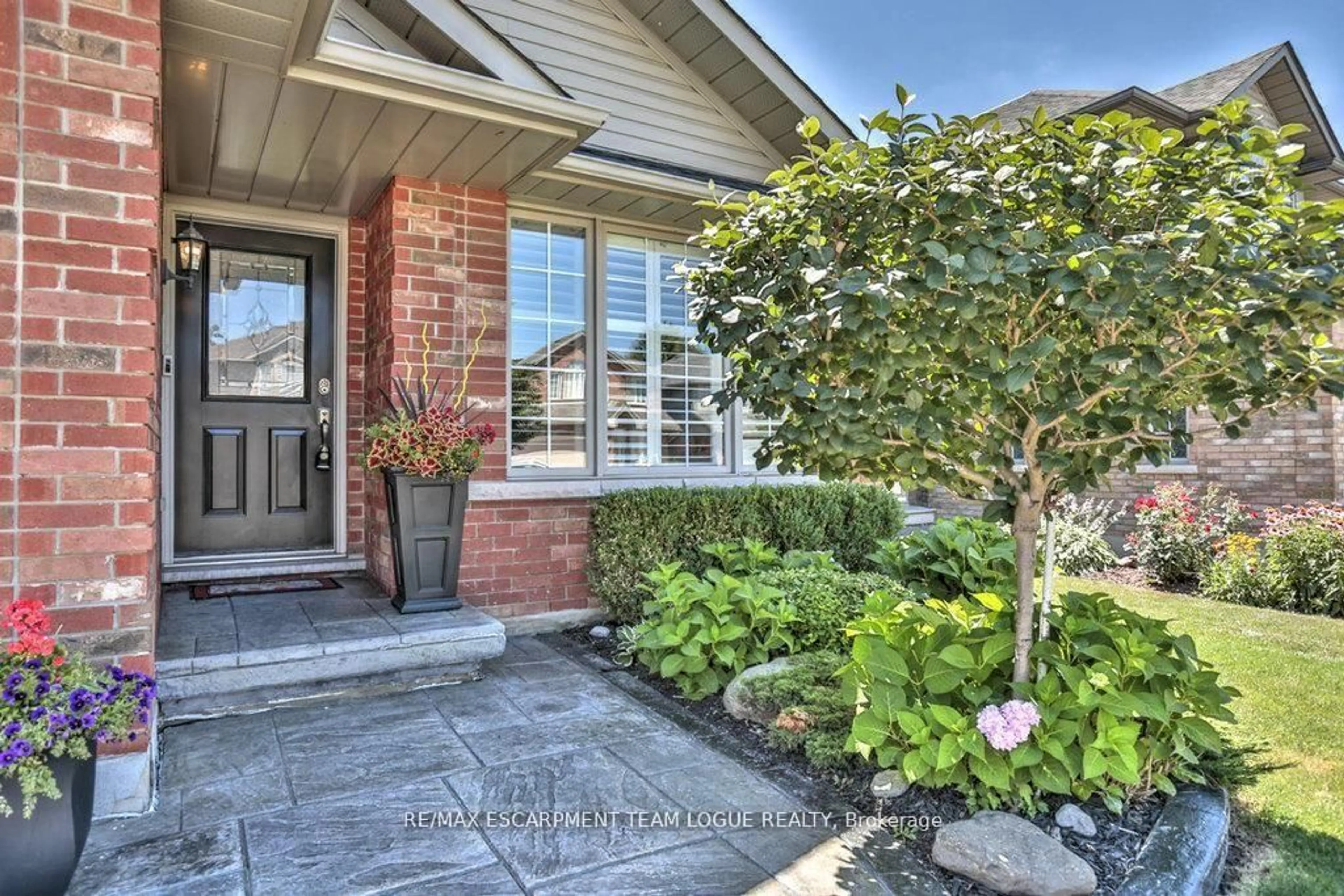 Home with brick exterior material, street for 4191 BIANCA FOREST Dr, Burlington Ontario L7M 4L4