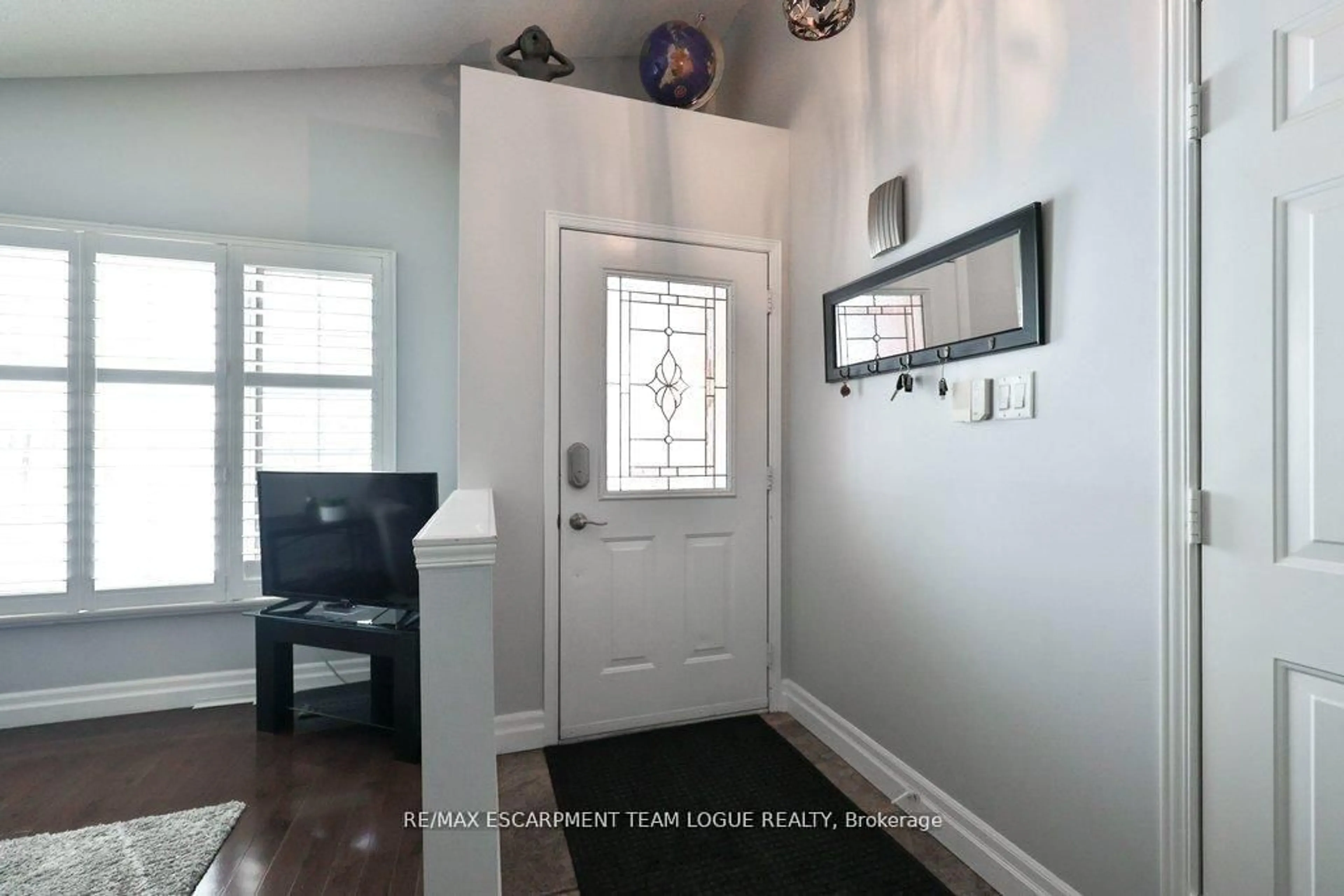 Indoor entryway for 4191 BIANCA FOREST Dr, Burlington Ontario L7M 4L4