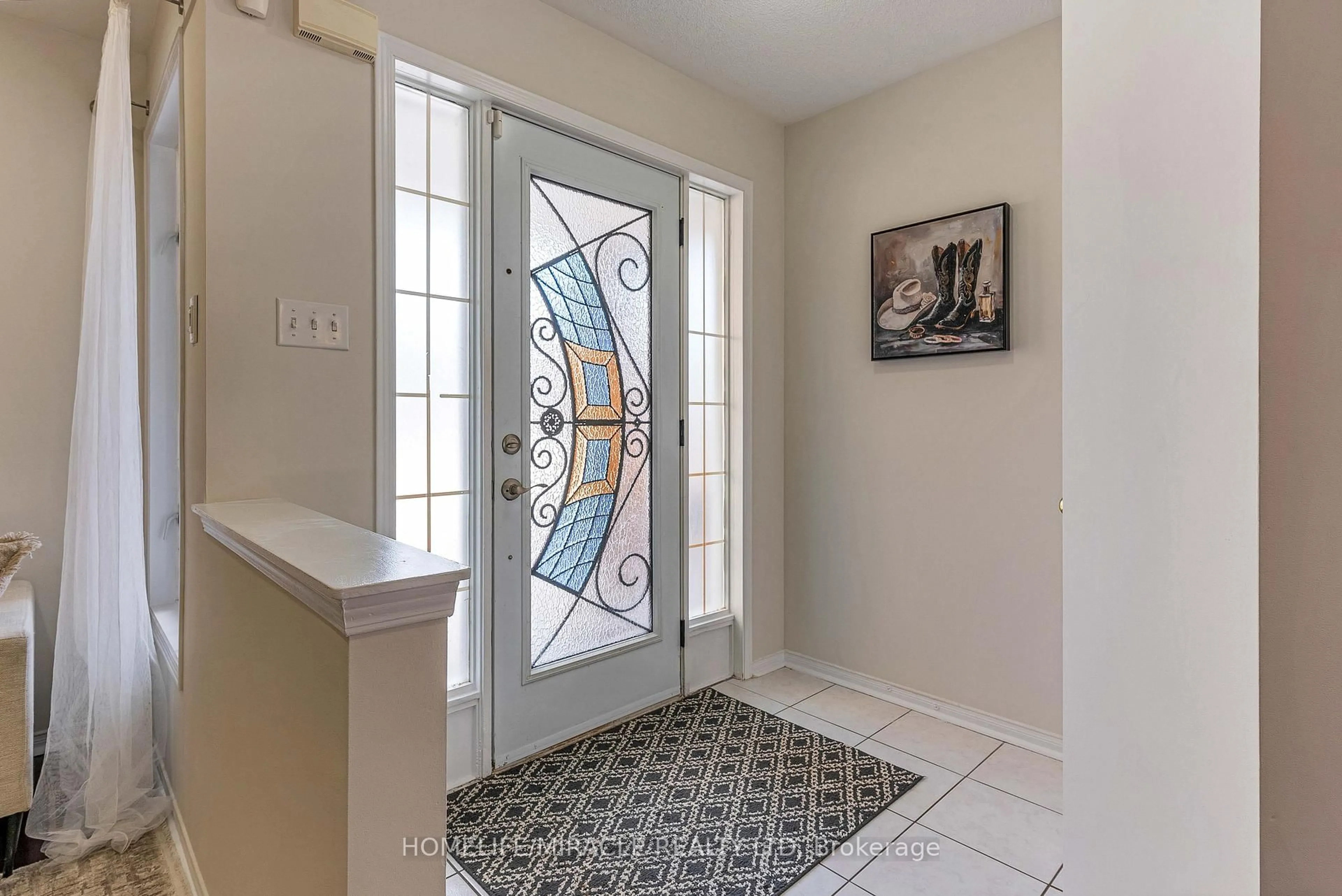Indoor entryway for 2831 Westbury Crt, Mississauga Ontario L5M 6B4