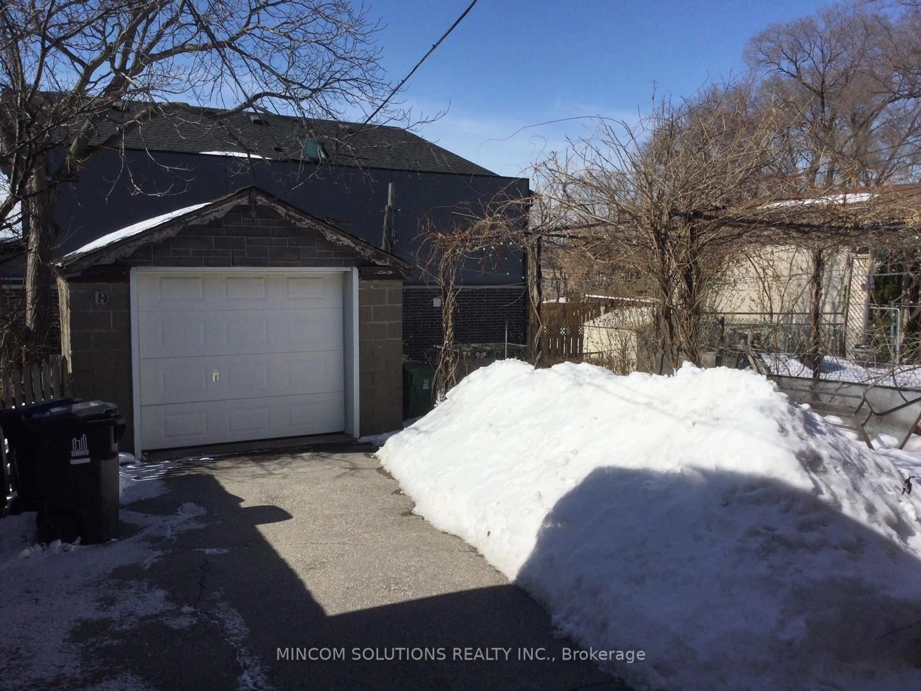 Unknown for 388 Kane Ave, Toronto Ontario M6M 3P4