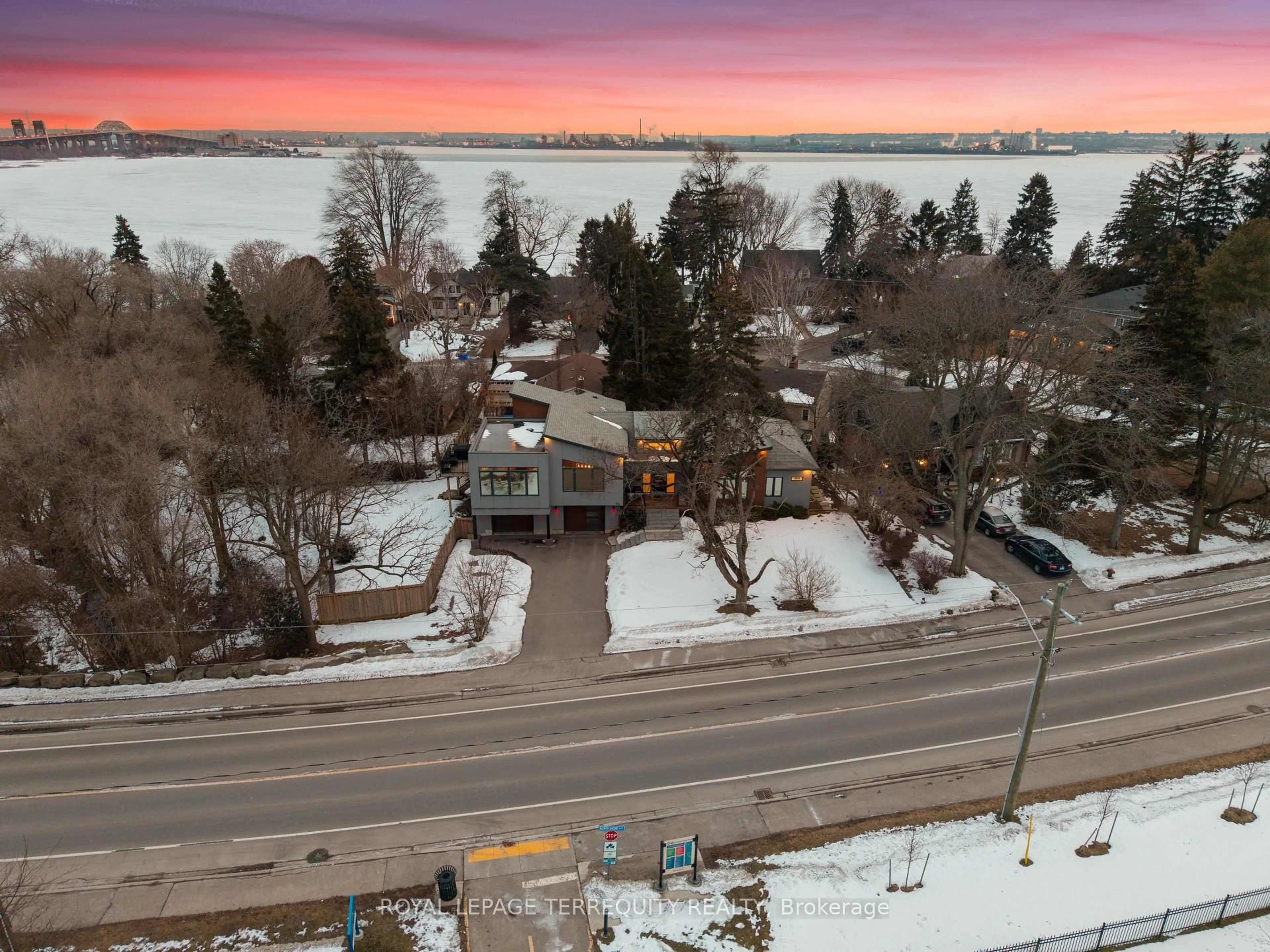 A pic from outside/outdoor area/front of a property/back of a property/a pic from drone, water/lake/river/ocean view for 716 North Shore Blvd, Burlington Ontario L7T 1X6