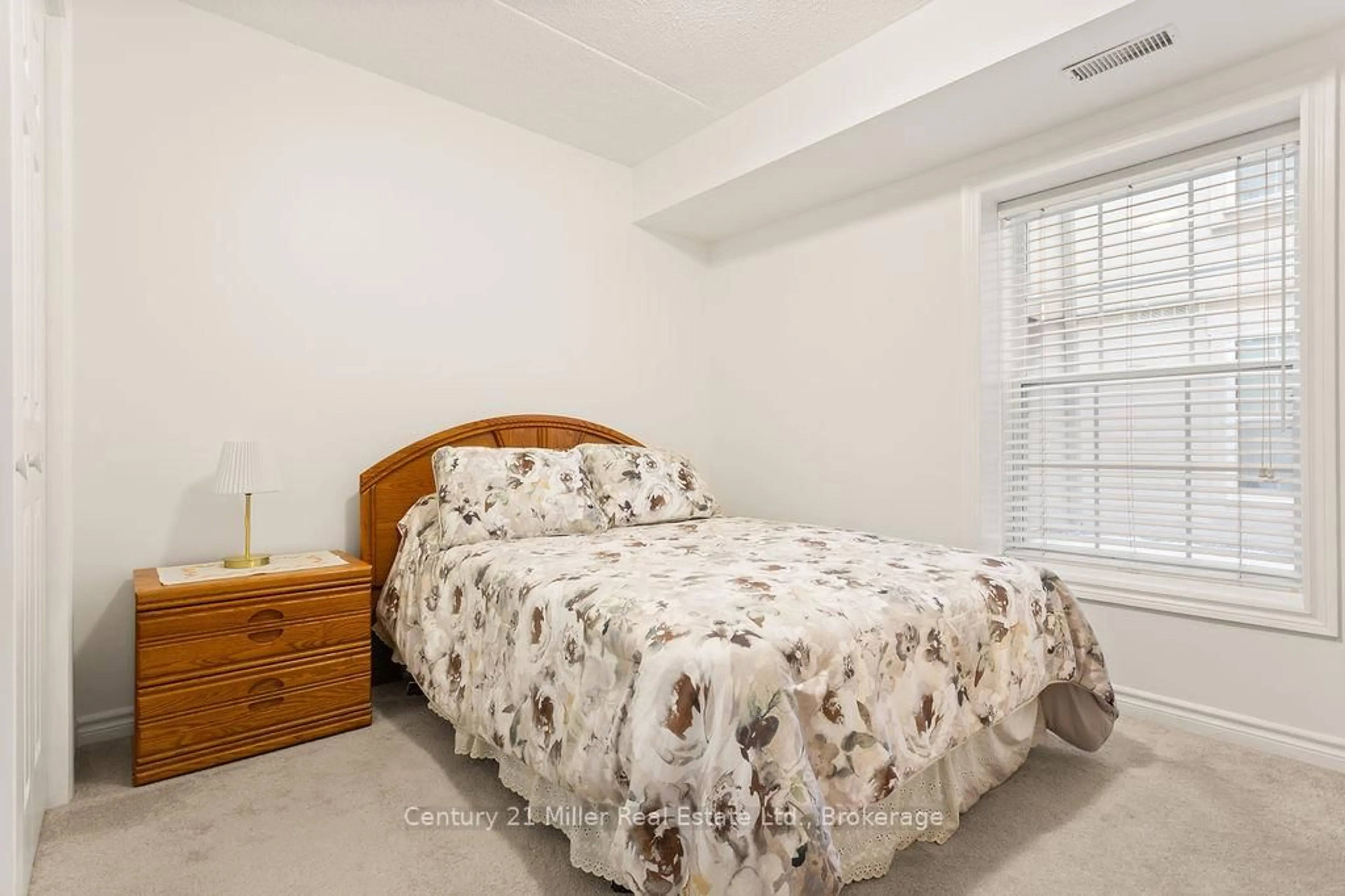 A pic of a room for 1450 Bishops Gate #111, Oakville Ontario L6M 4N1