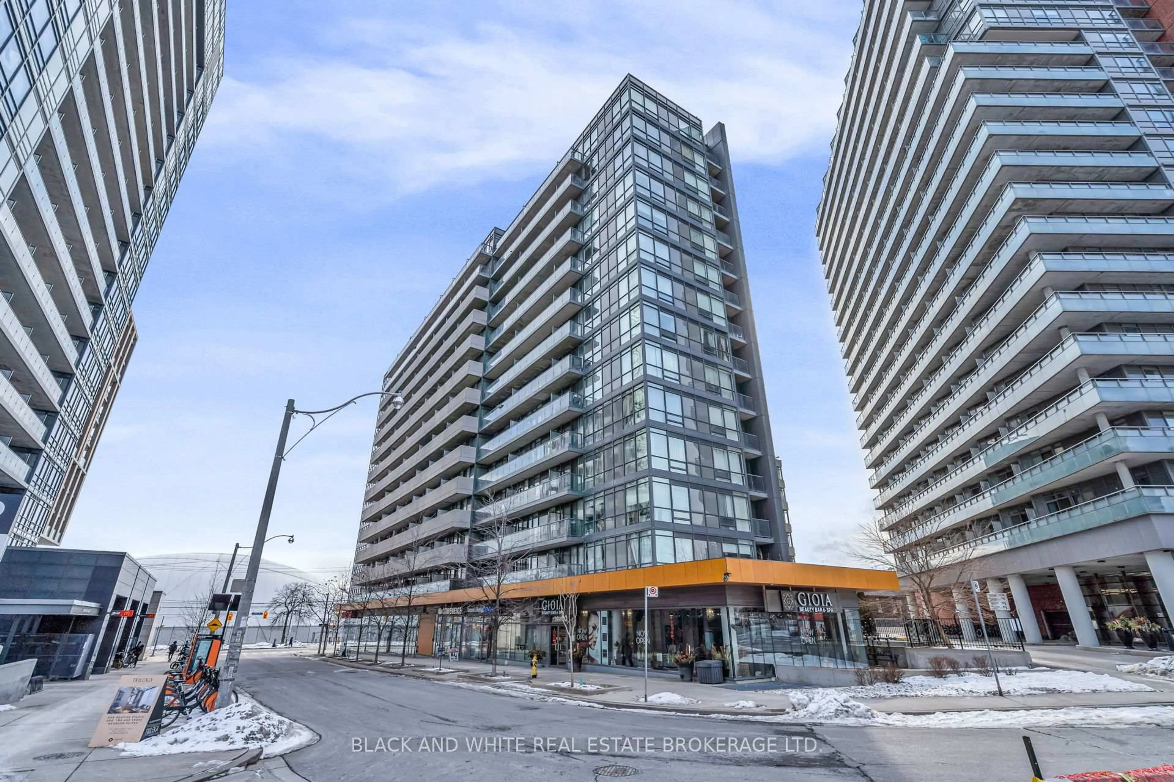 Indoor foyer for 20 Joe Shuster Way #403, Toronto Ontario M6K 0A3