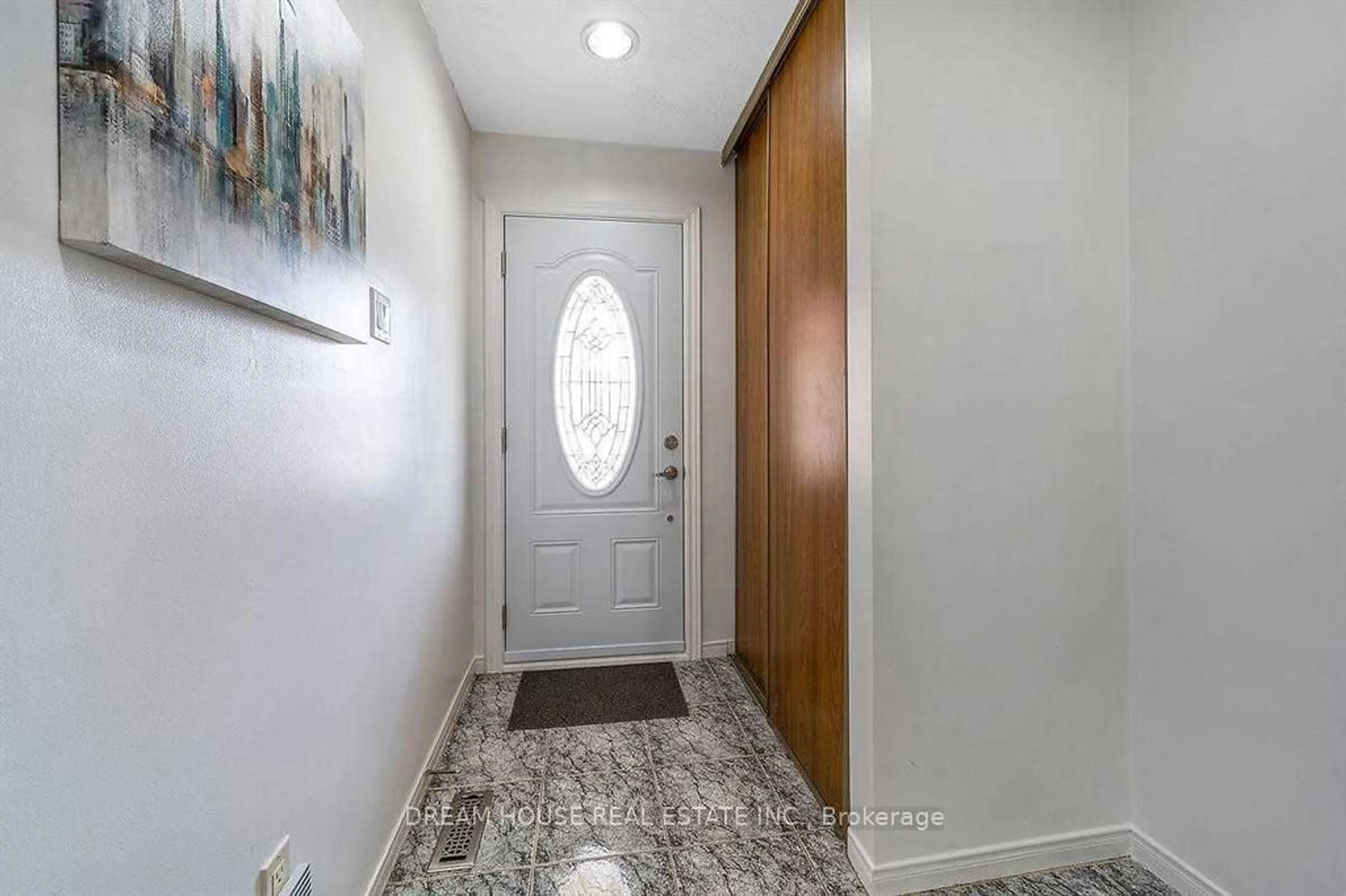 Indoor entryway for 47 Rushmore Cres, Brampton Ontario L6Z 1R1