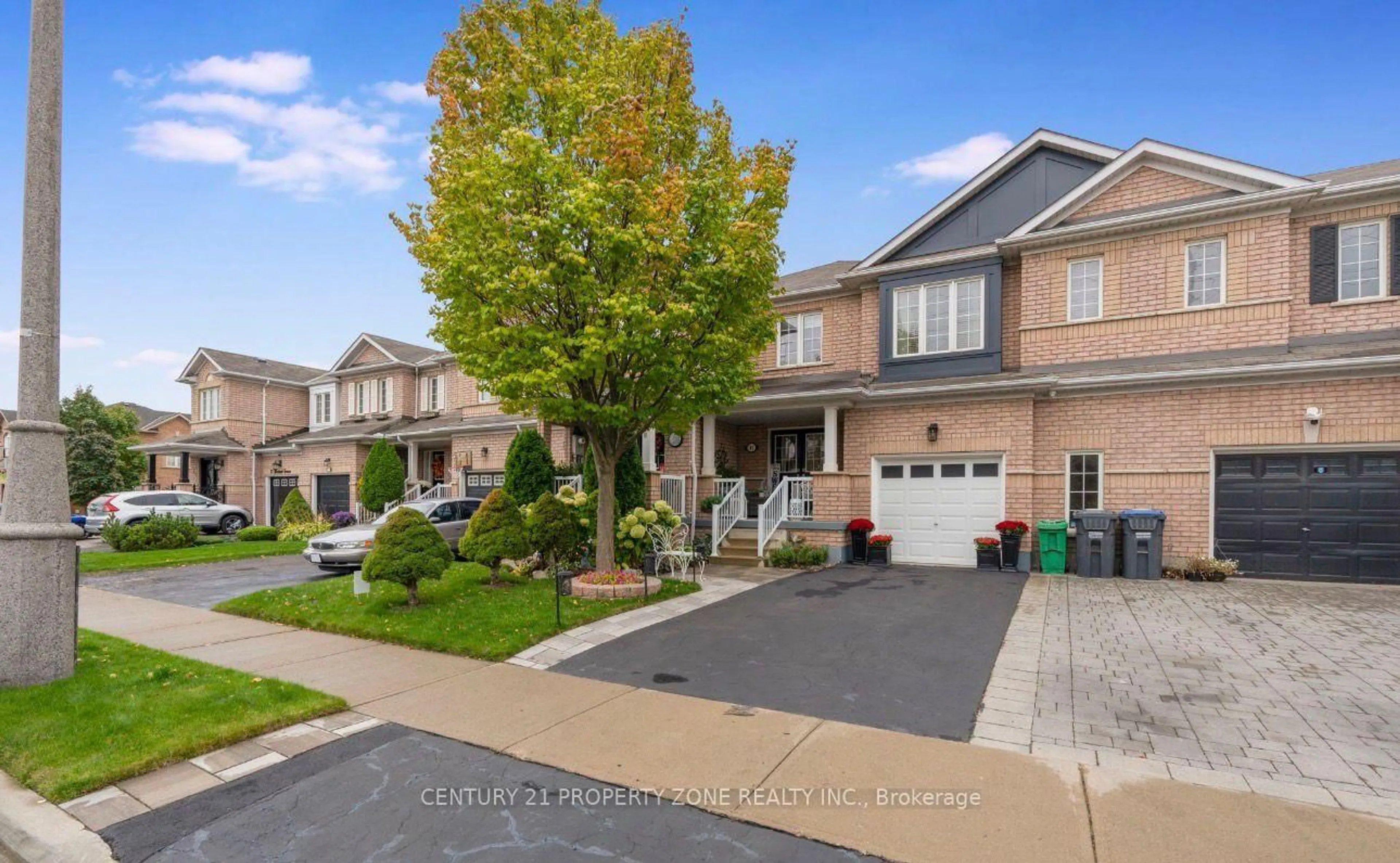 A pic from outside/outdoor area/front of a property/back of a property/a pic from drone, street for 83 Spicebush Terr, Brampton Ontario L6X 0J5