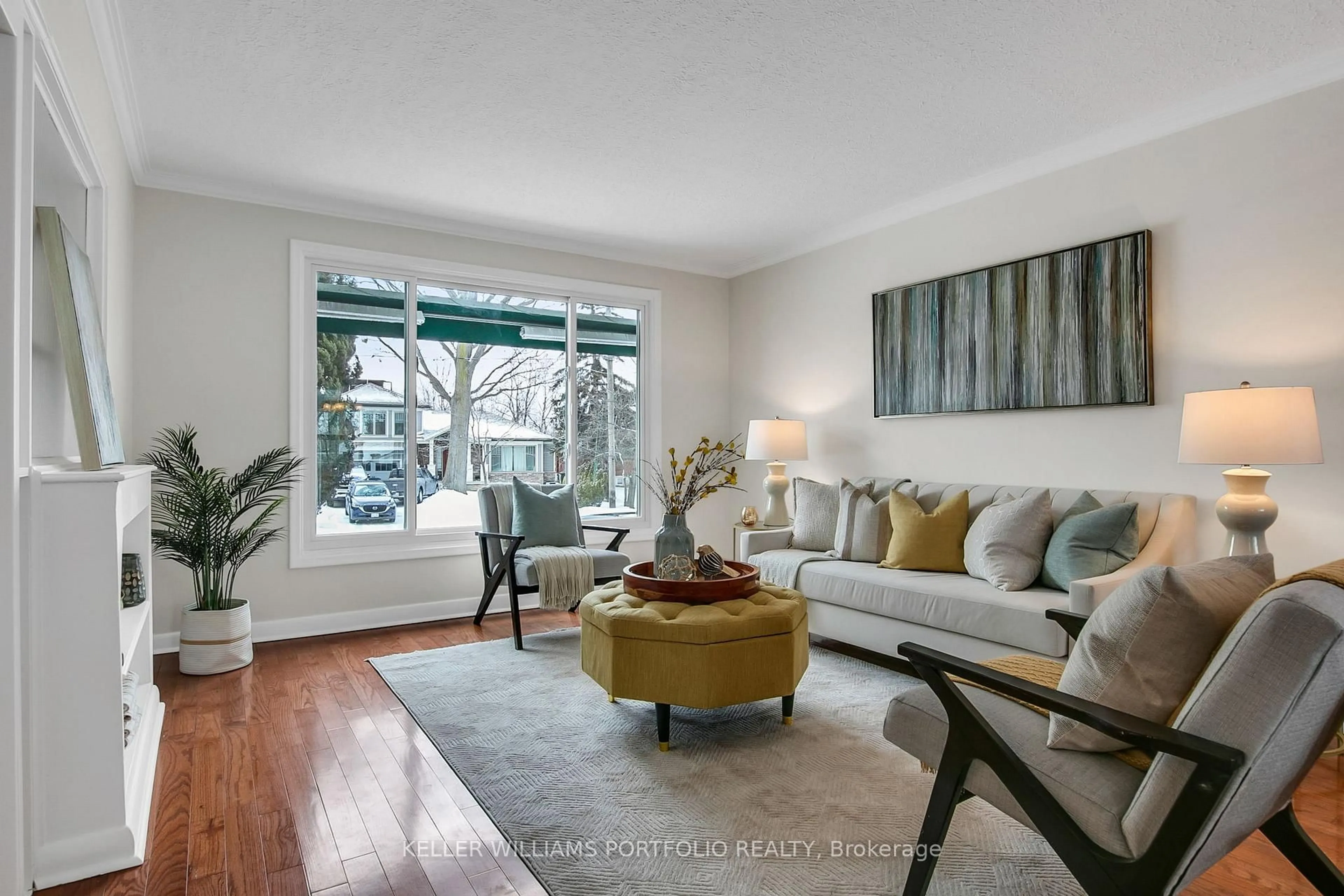 Living room with furniture, unknown for 4 Vickson Crt, Toronto Ontario M9B 1K6