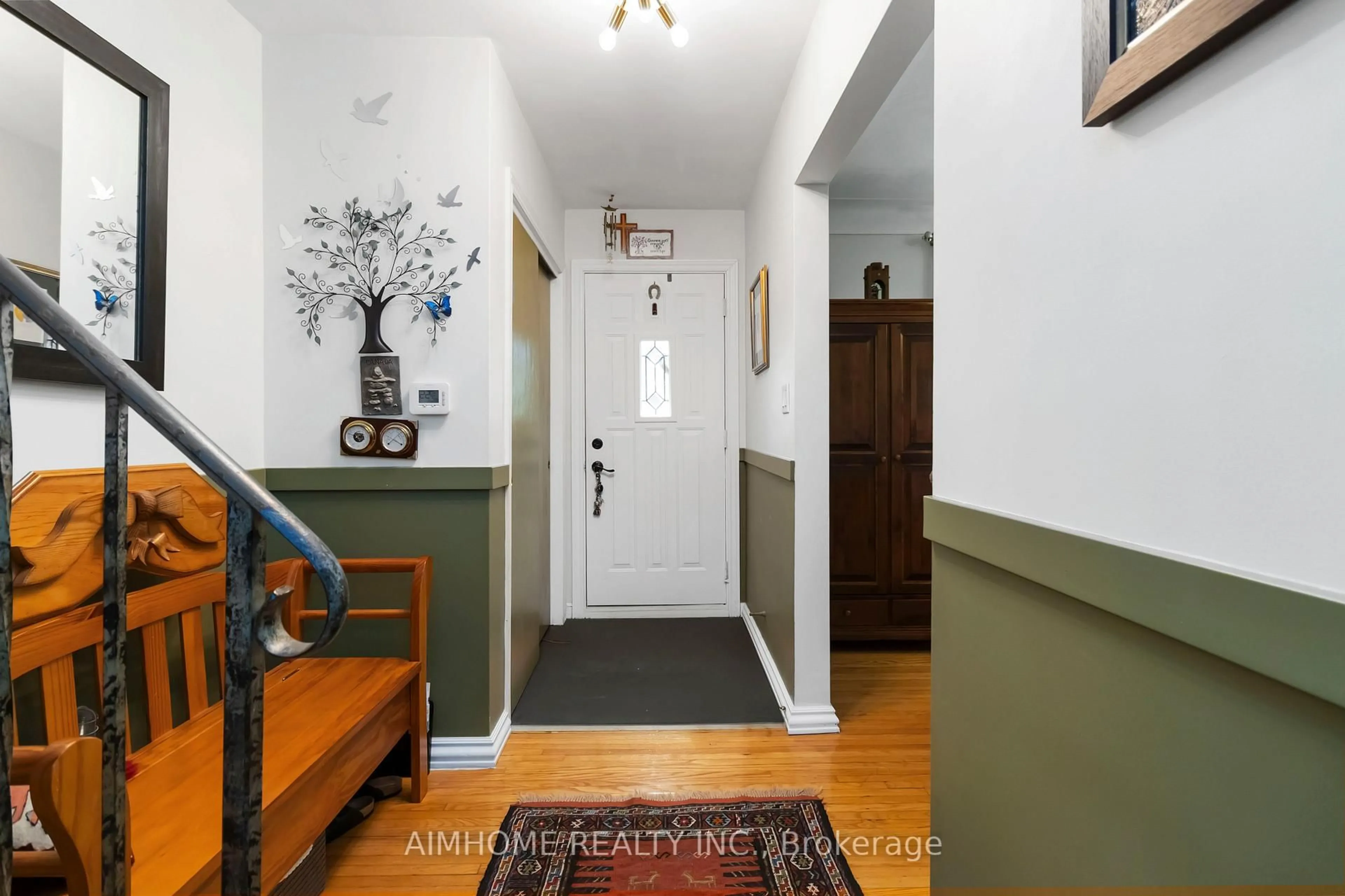 Indoor entryway for 1031 Marley Cres, Burlington Ontario L7T 3S3