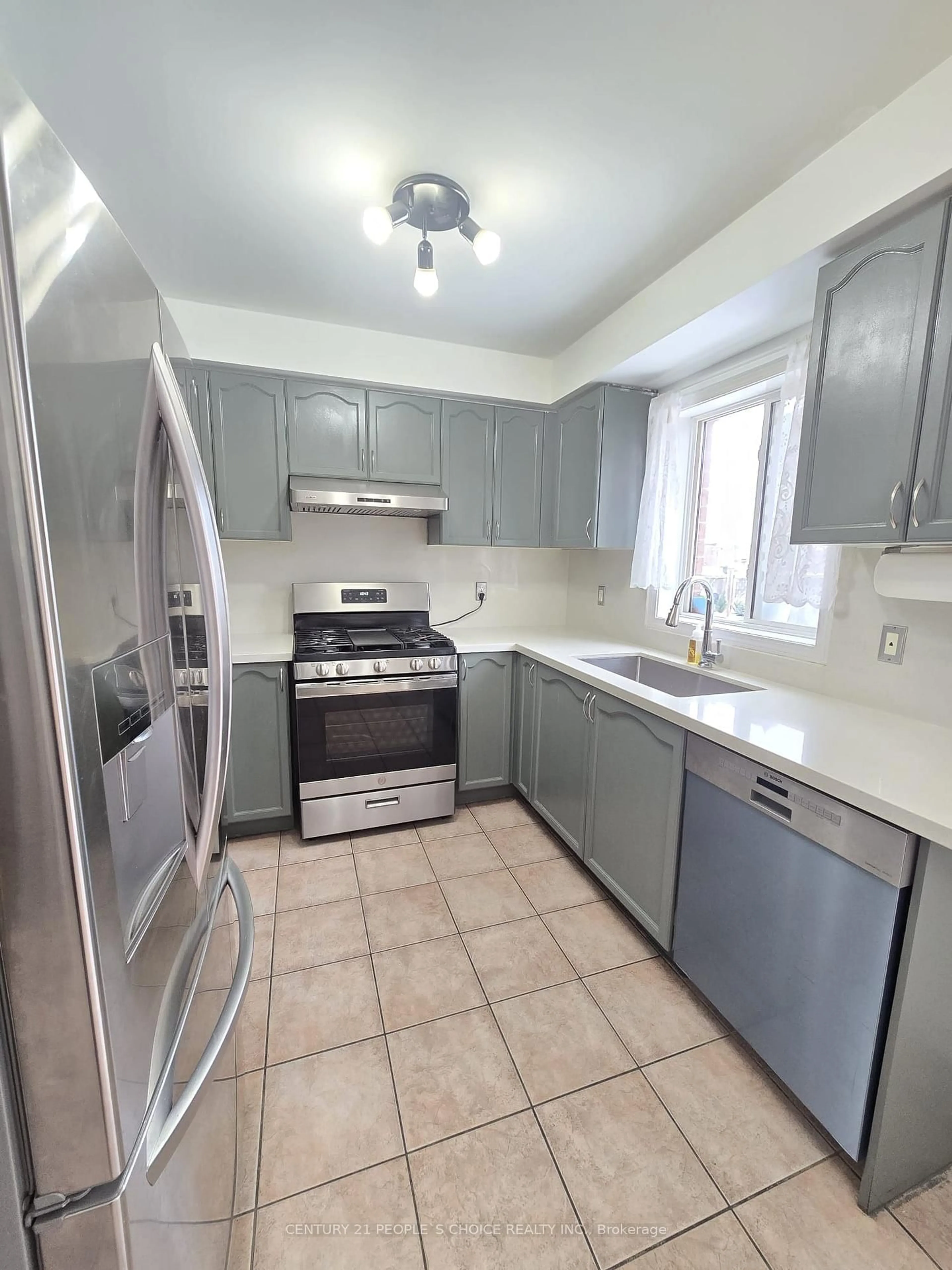 Standard kitchen, unknown for 111 Gollins Dr, Milton Ontario L9T 6J9