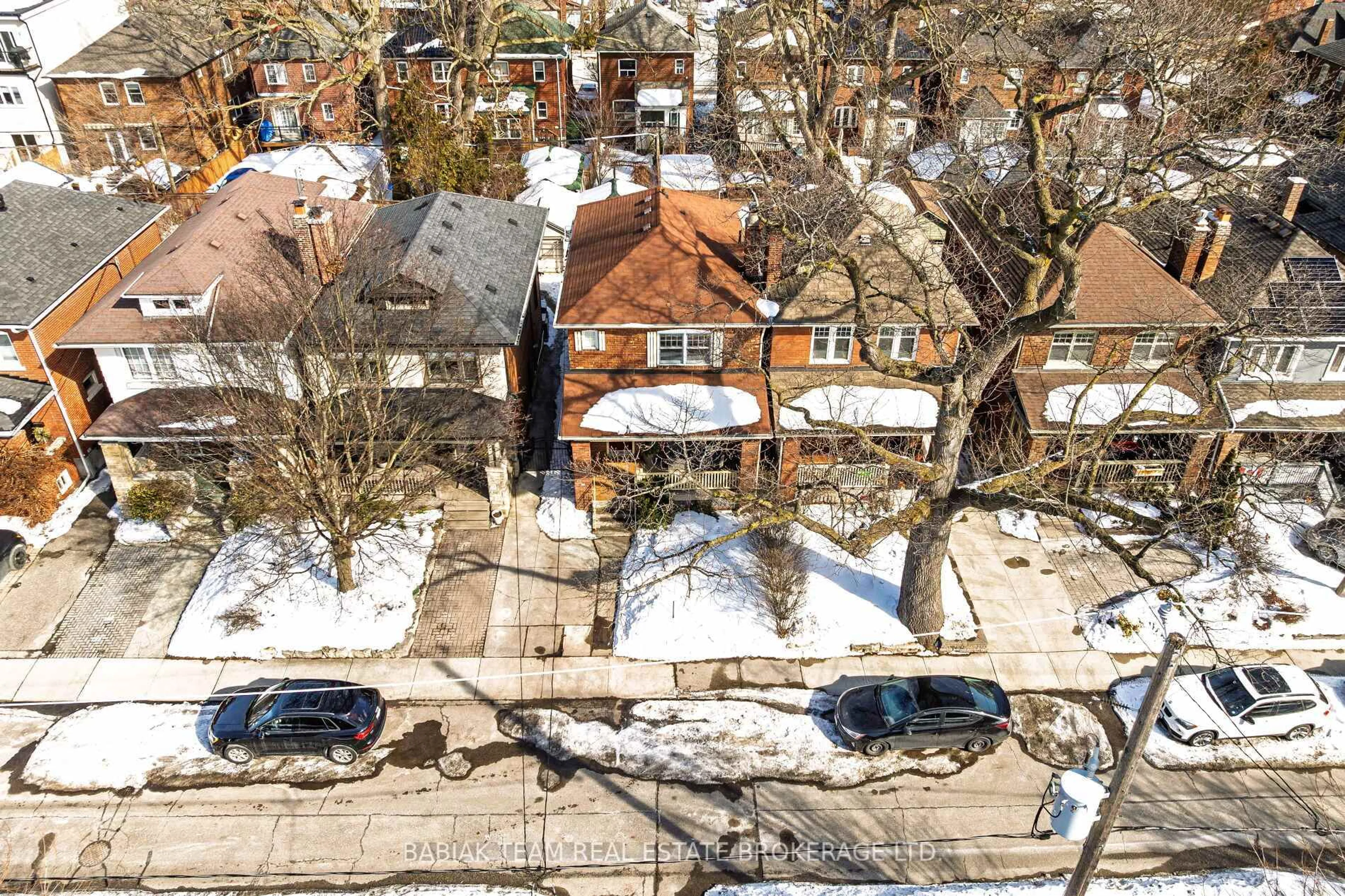A pic from outside/outdoor area/front of a property/back of a property/a pic from drone, street for 33 Humber Tr, Toronto Ontario M6S 4C2