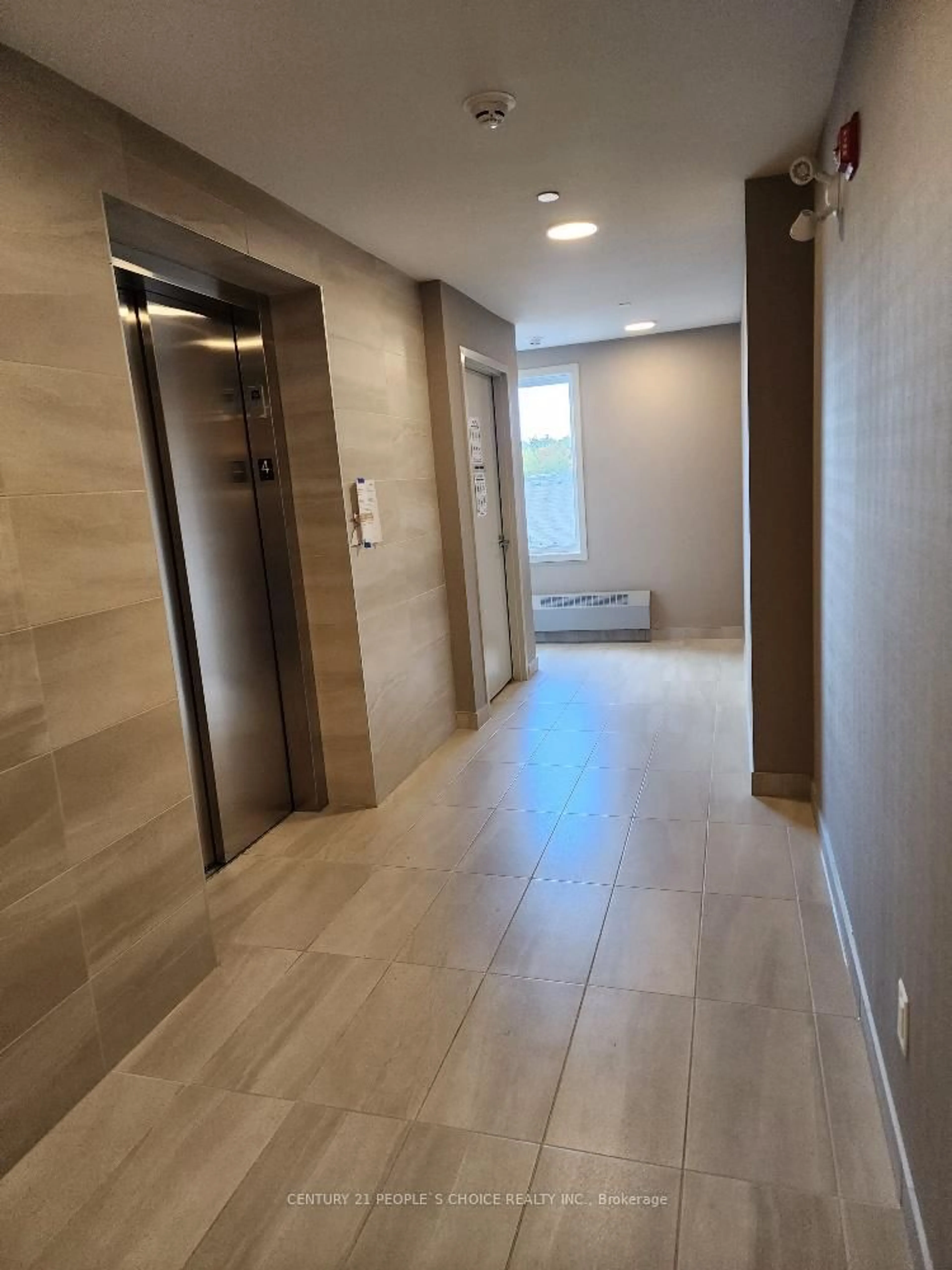 Indoor foyer for 58 Sky Harbour Dr #414, Brampton Ontario L6Y 6J1